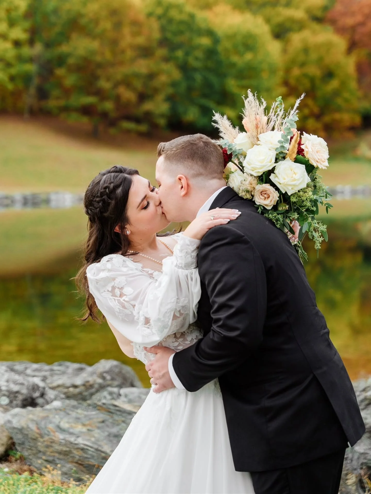 Which do you prefer? Zoomed in or out? 

#nyweddingvendor #hvweddingphotographer #hudsonvalleyweddingphotographer