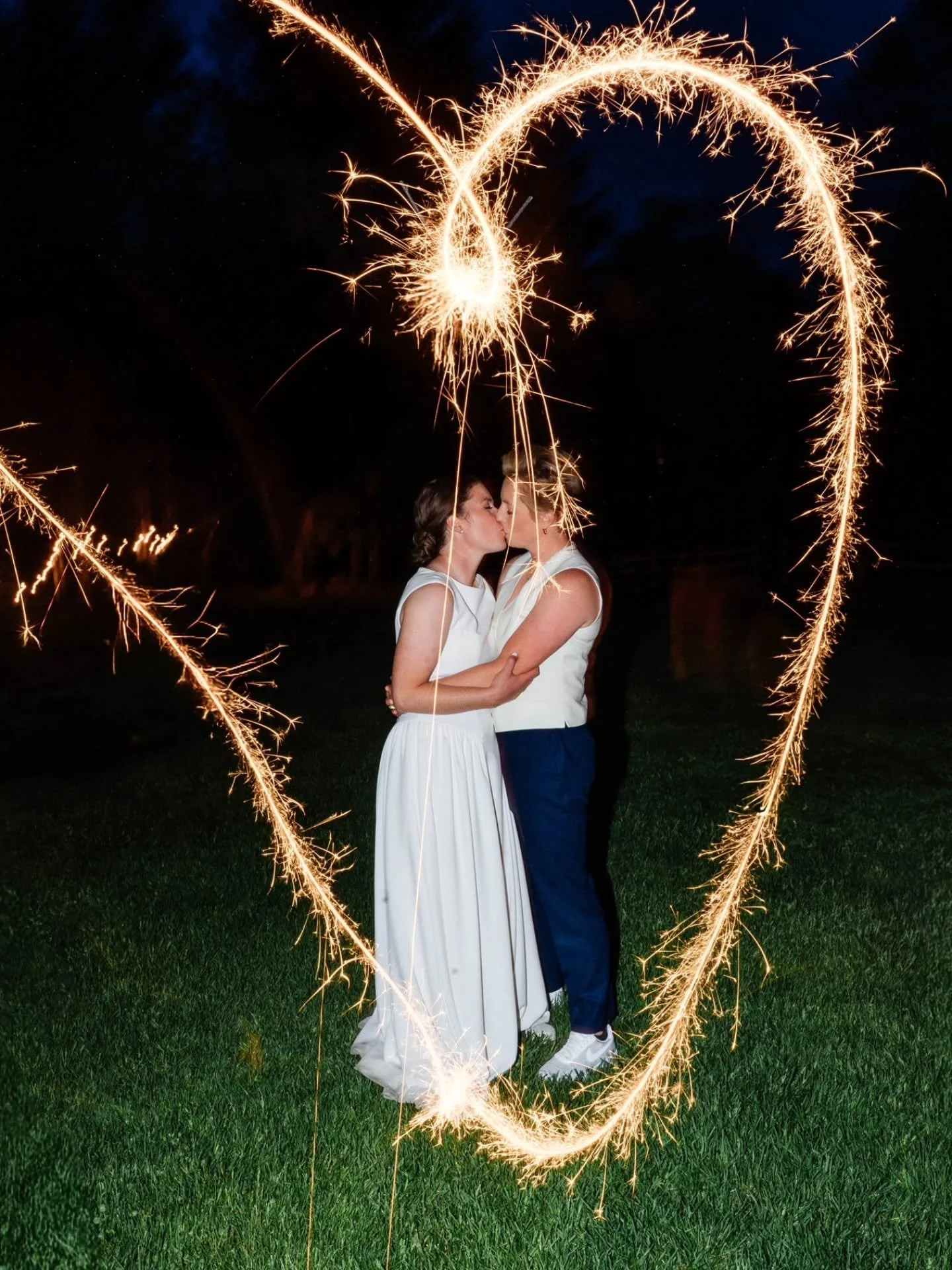 Eliza and Sarah had the most amazing wedding day! And to end it with a perfect sparkler photo was just the cherry on top 🍒 

Venue: @madriverbarnvt 
Photographer: @juliaannphoto_ny 
Planner: @yourperfectday_aprilg 
Hair &amp; makeup: @heathergarrows