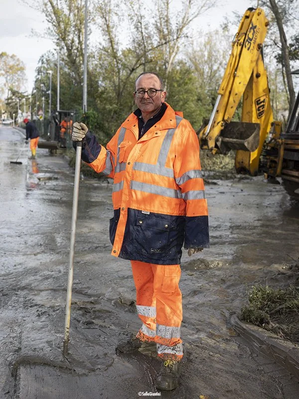 Alessandro, operaio del comune di San Gimignano durante l'esondazione del fiume Elsa nei pressi di Badia a Elmi a novembre 2019