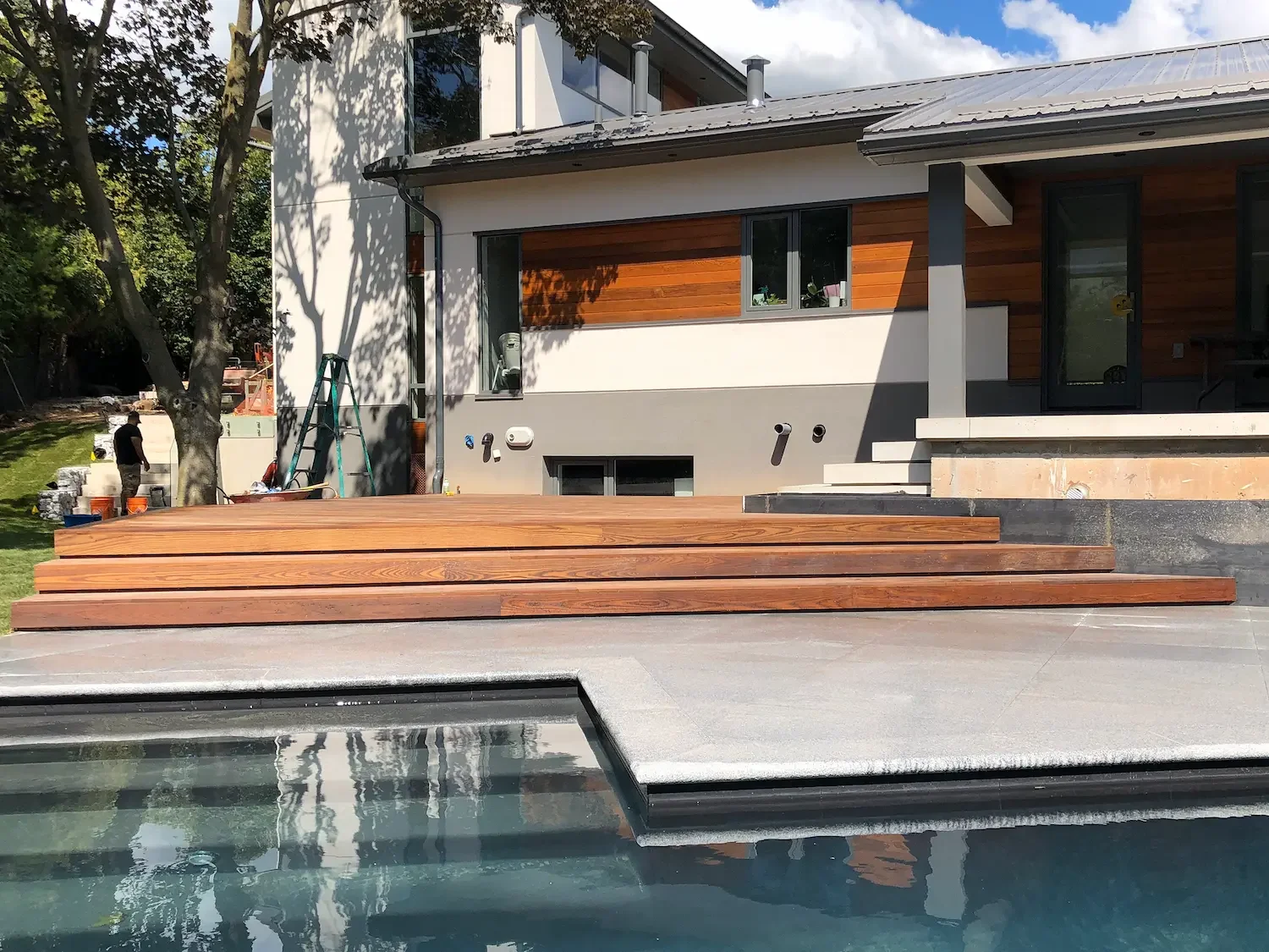 Thermory ash poolside deck platform with wide stairs in Brant Hills Burlington by Odin Agnuk