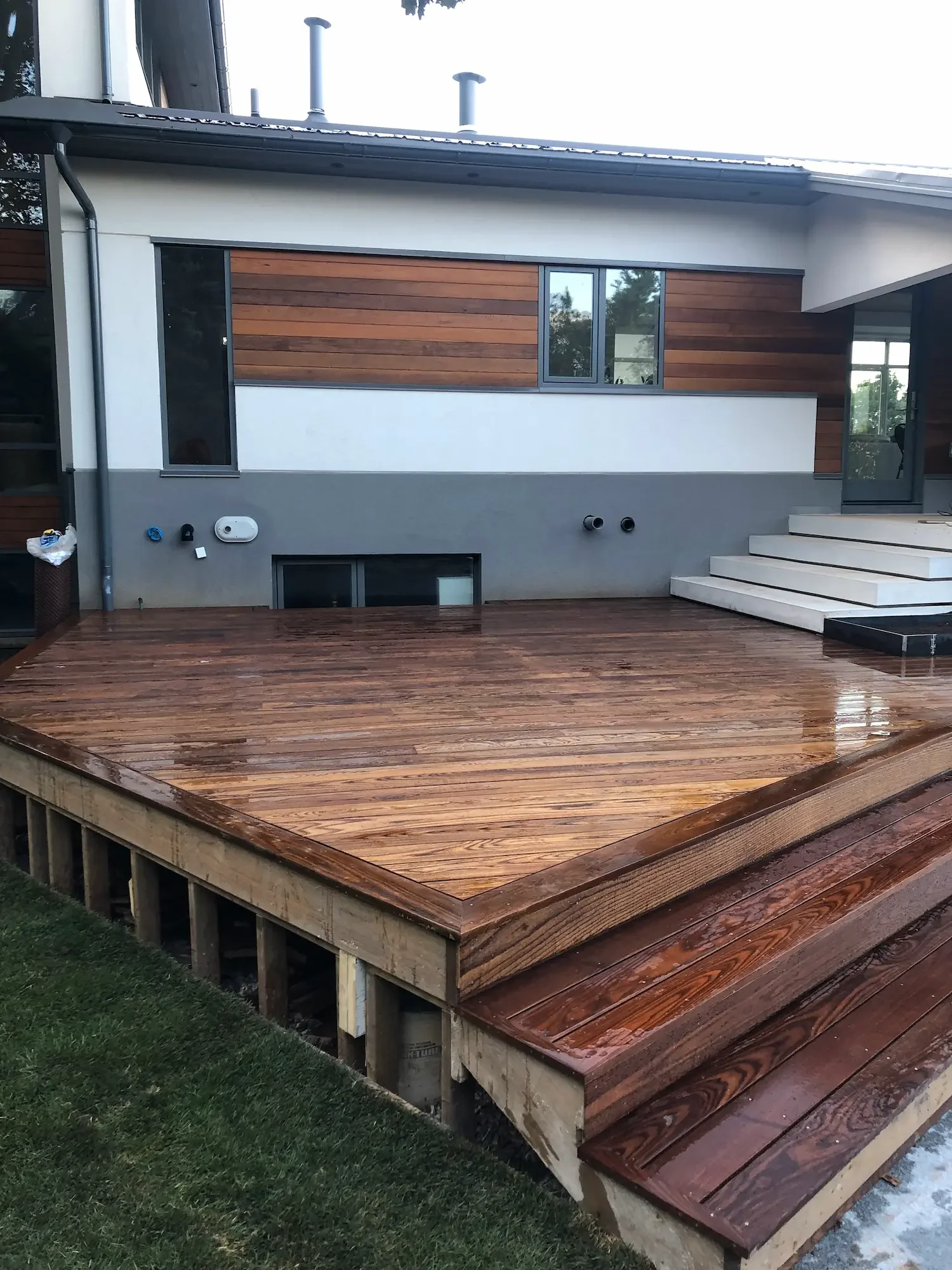 Thermory ash deck with diagonal board pattern in Brant Hills Burlington by Odin Agnuk