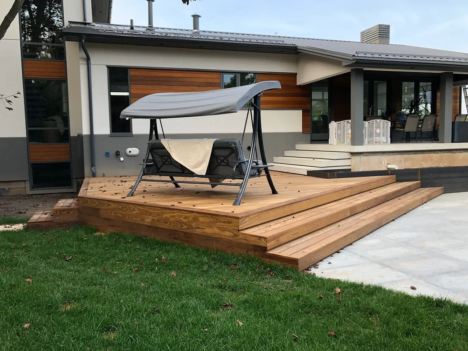 Completed thermory ash backyard deck at modern home in Brant Hills Burlington by Odin Agnuk