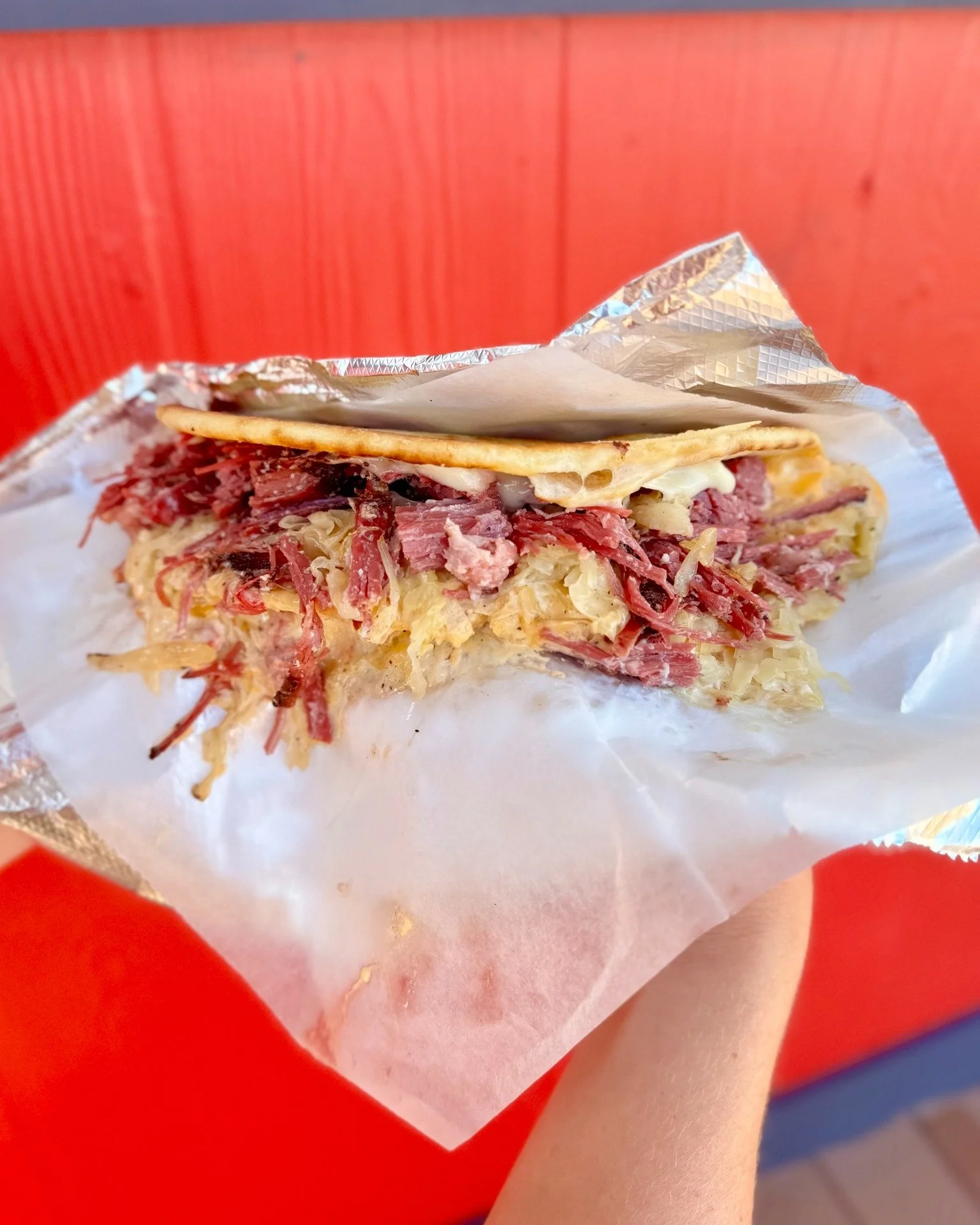 Adding a twist to our classic Smokehouse Reuben😋
Same great sandwich but with grilled naan as the bread and a slather of pimento cheese, yes please!