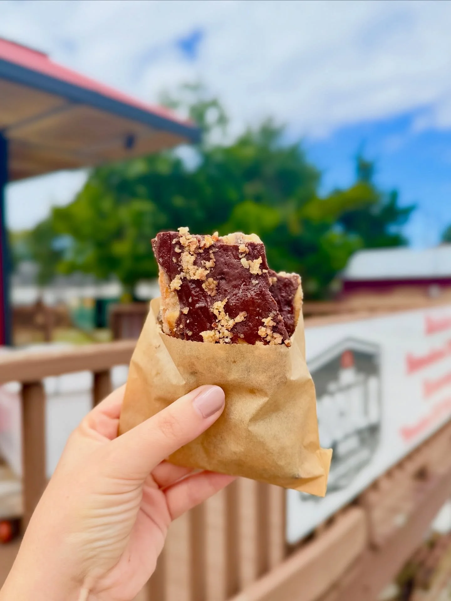 Introducing Smokehouse &ldquo;Crack&rdquo; for our real Social Q junkies 😋

Buttery Crackers w/ Toffee, Chocolate &amp; Bacon 🔥
