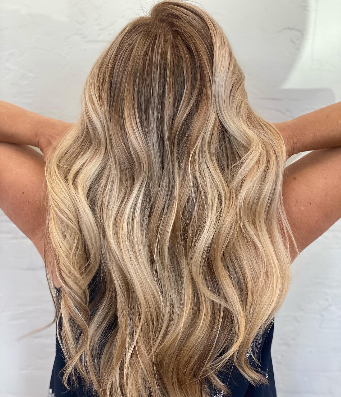 That perfect beachy blonde 🏖 @thehairdresserlaurak