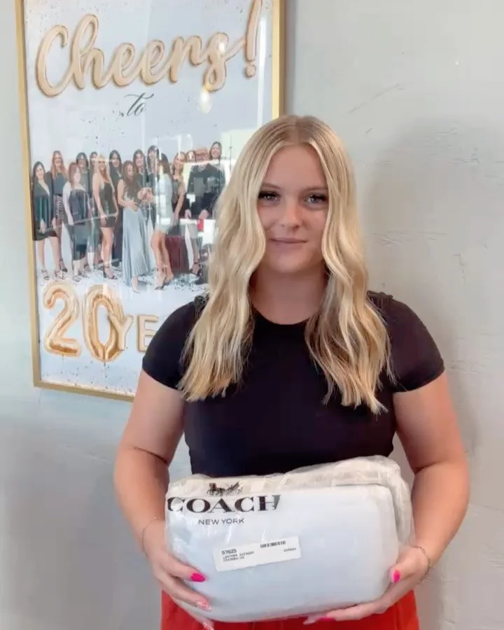 🎉🎉CONGRATULATIONS TO OUR LUCKY WINNER Sandra!! 🎁 👜
