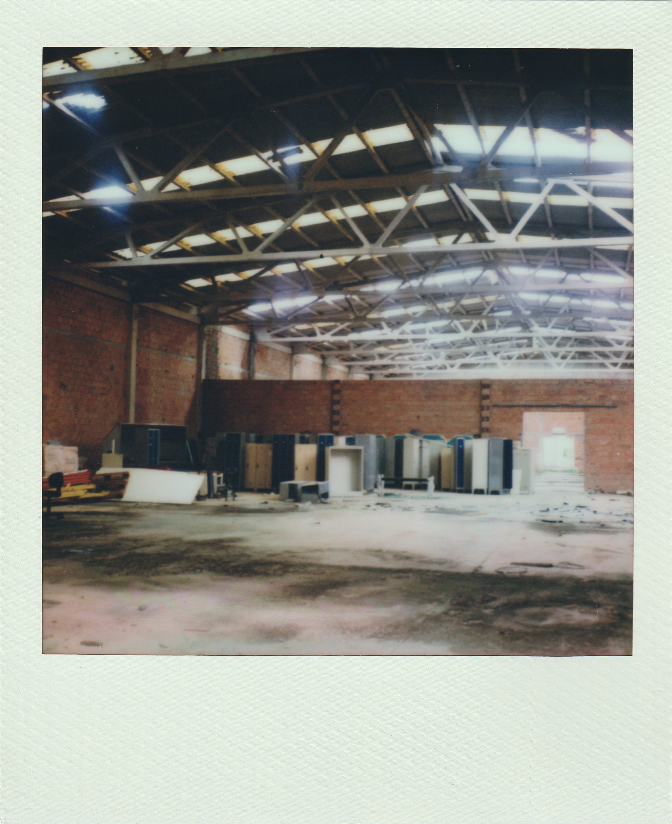 2026.05.30 - Fabrica abandonada - Polaroid SX-70 - Scan_3.png