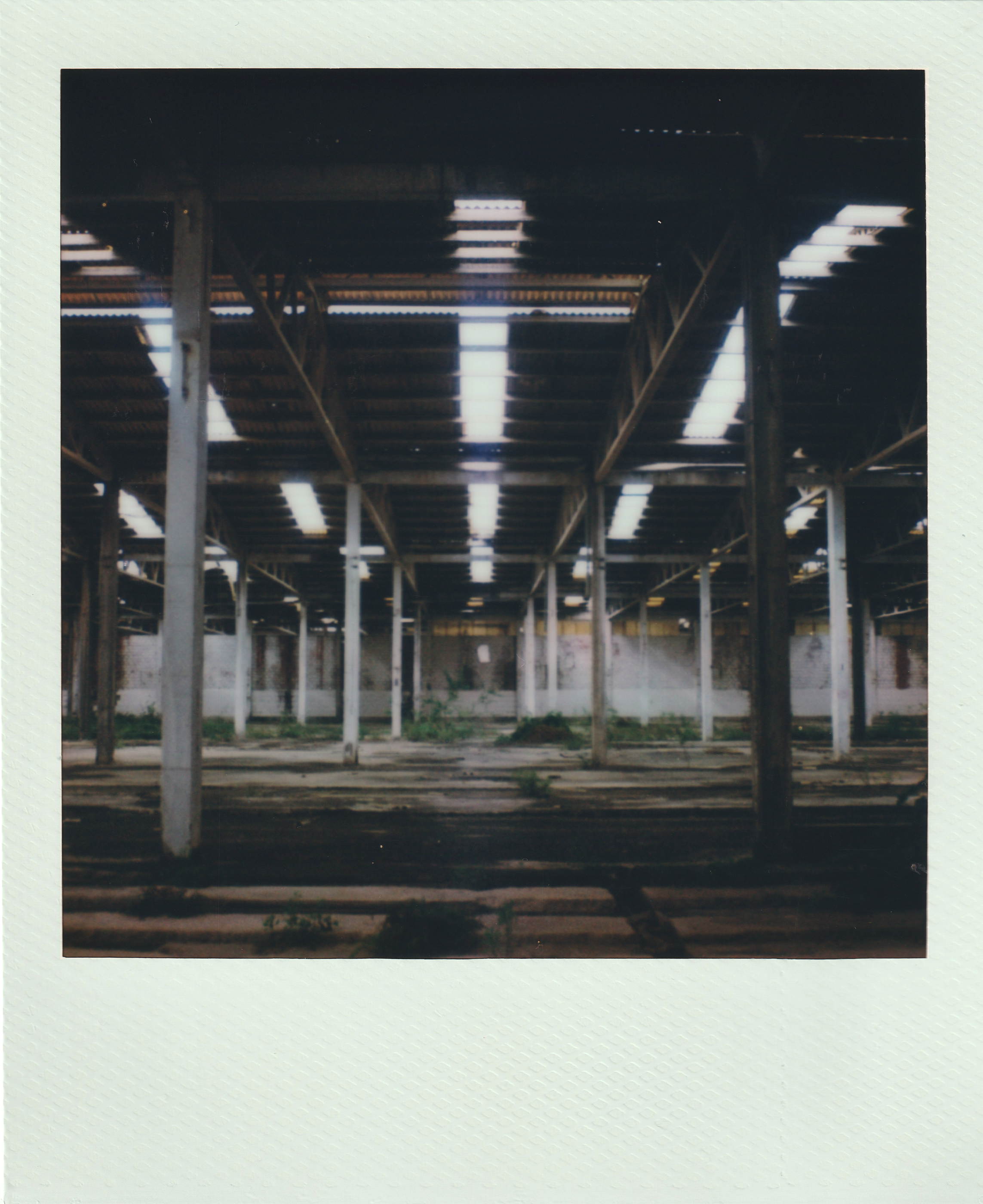 2026.05.30 - Fabrica abandonada - Polaroid SX-70 - Scan_8.png