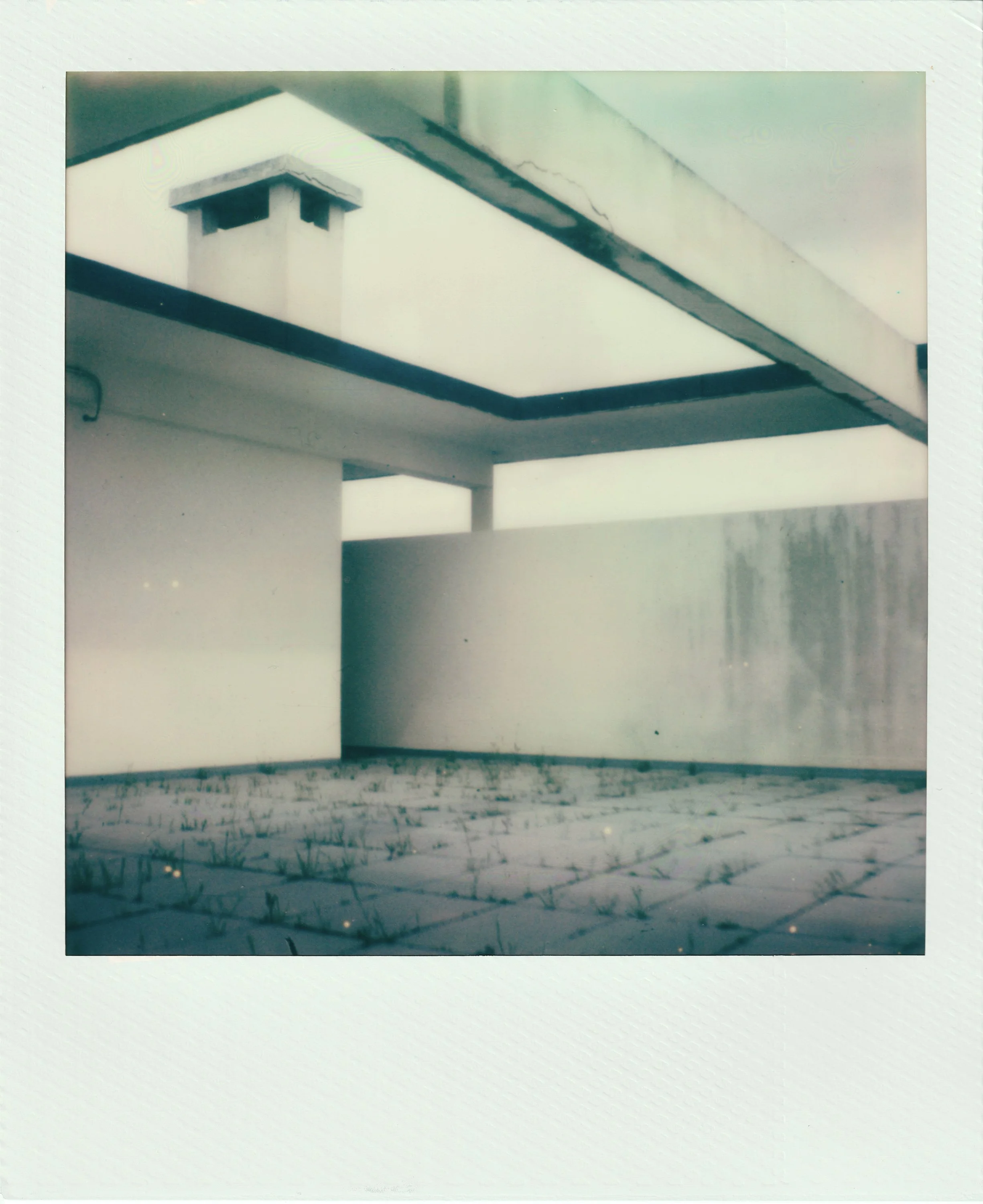 2025.04.15_Polaroid_SX-70_Lugares de Ausencia.jpg