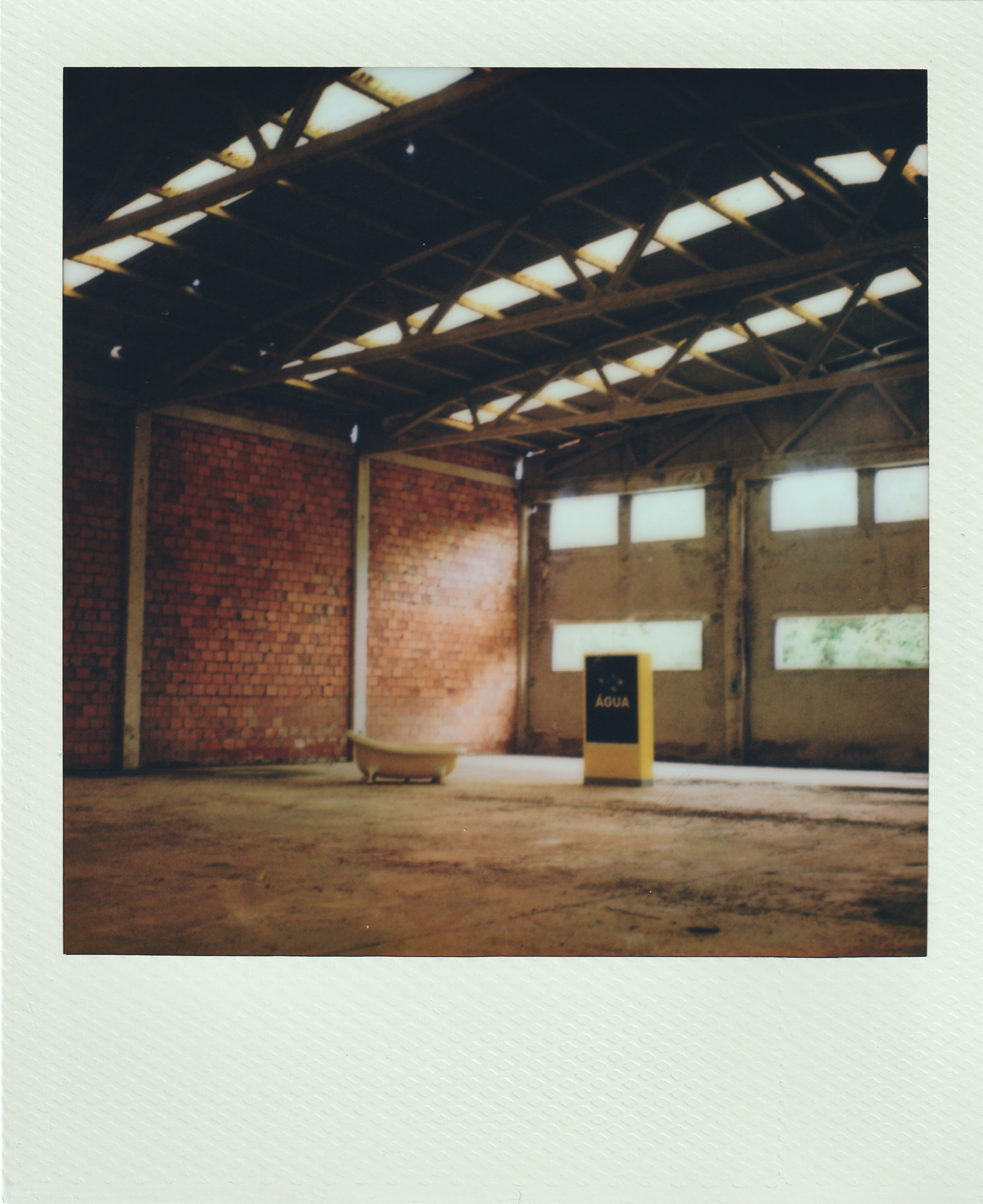 2026.05.30 - Fabrica abandonada - Polaroid SX-70 - Scan_5.png