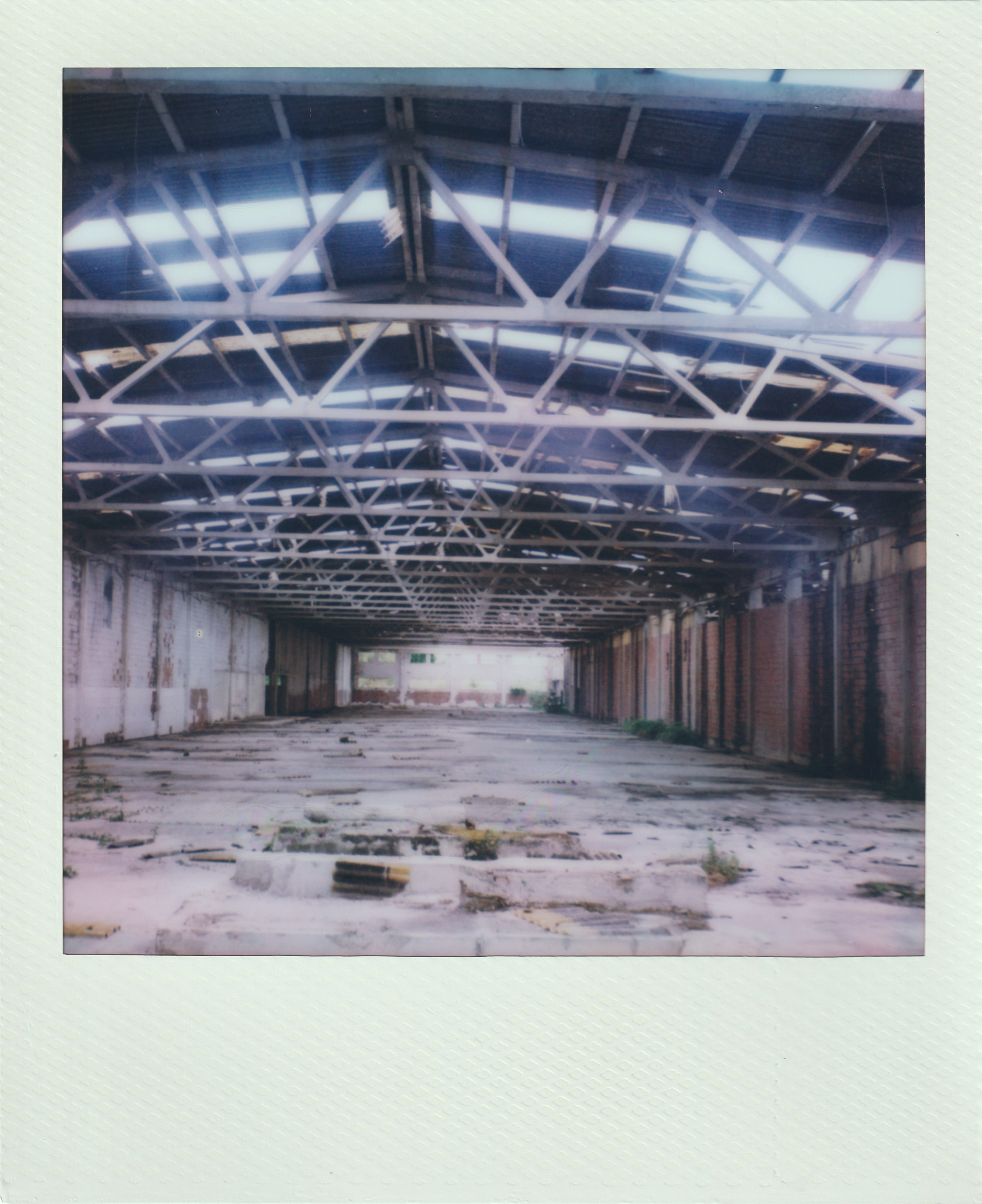 2026.05.30 - Fabrica abandonada - Polaroid SX-70 - Scan_1.png