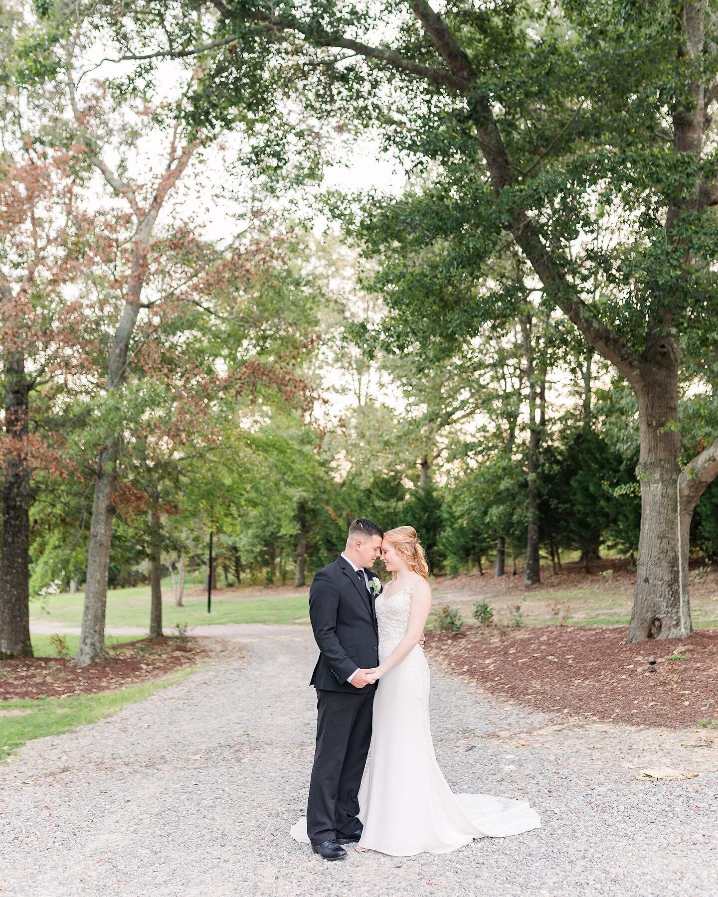 According to every sign in Target, the weather and my schedule&hellip;it&rsquo;s Fall y&rsquo;all! 

I couldn&rsquo;t jump into this busy weekend without sharing some of Rebecca + Bradley&rsquo;s portraits. If rain on a wedding day means good luck th