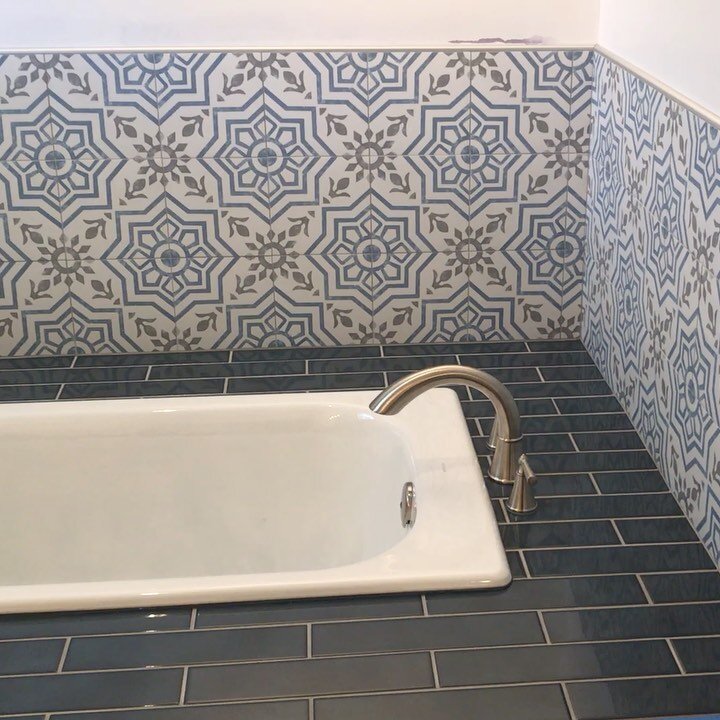 Platform tub about done in same master bath. I&rsquo;m looking forward to showing the full context in the finished bathroom!

#platformtub #luxurybath #bathtime