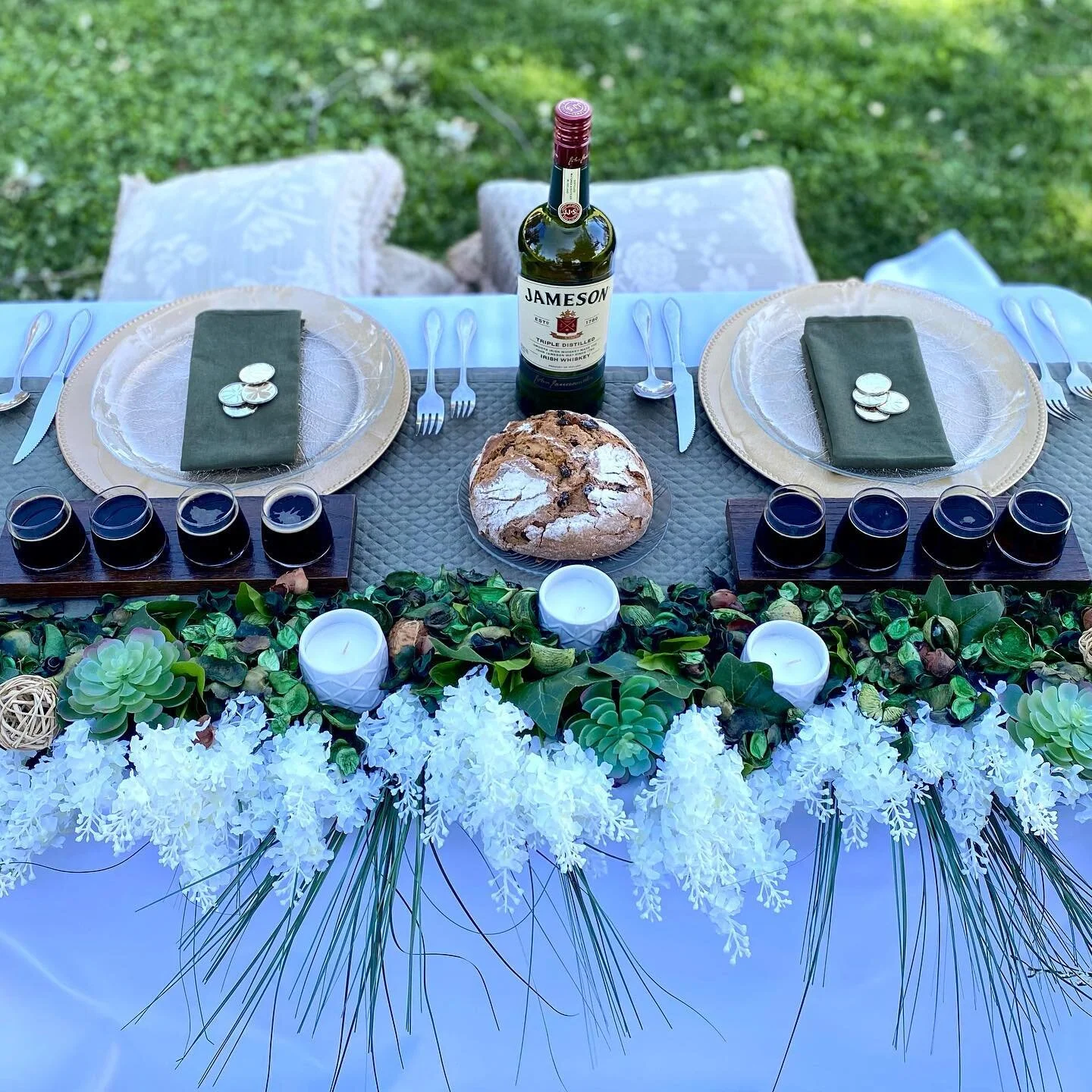 &quot;Wishing you a pot o' gold and all the joy your heart can hold.&quot; - Unknown Irish Proverb

Hope your St. Patrick&rsquo;s Day is full of luck and love!

Our tablescape features a flight of stouts, including the iconic @guinness beer, one of t