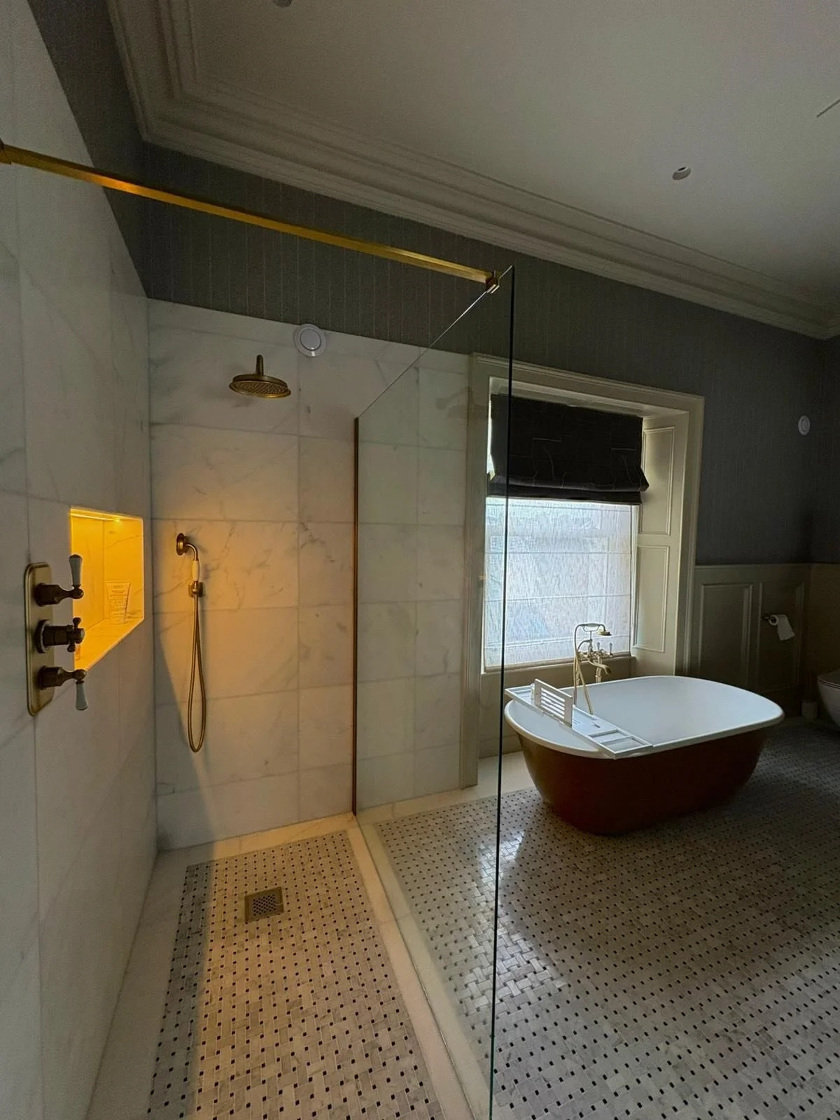 Sometimes in construction, you have to pause and appreciate what you and your team have accomplished. This is definitely one of those moments. Here&rsquo;s a look at the finished product from our latest project &mdash; starting with the bathroom 🛁🫧
