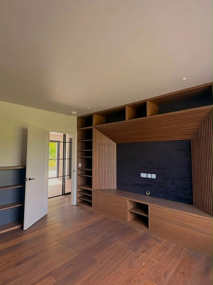 Safe to say this family home is going to be the pick of the neighbours for movie nights and big sporting occasions! 🎬⚽️
&bull;
This fabulously designed feature wall creates the perfect focal point and brings the whole space together🔥
&bull;
Another