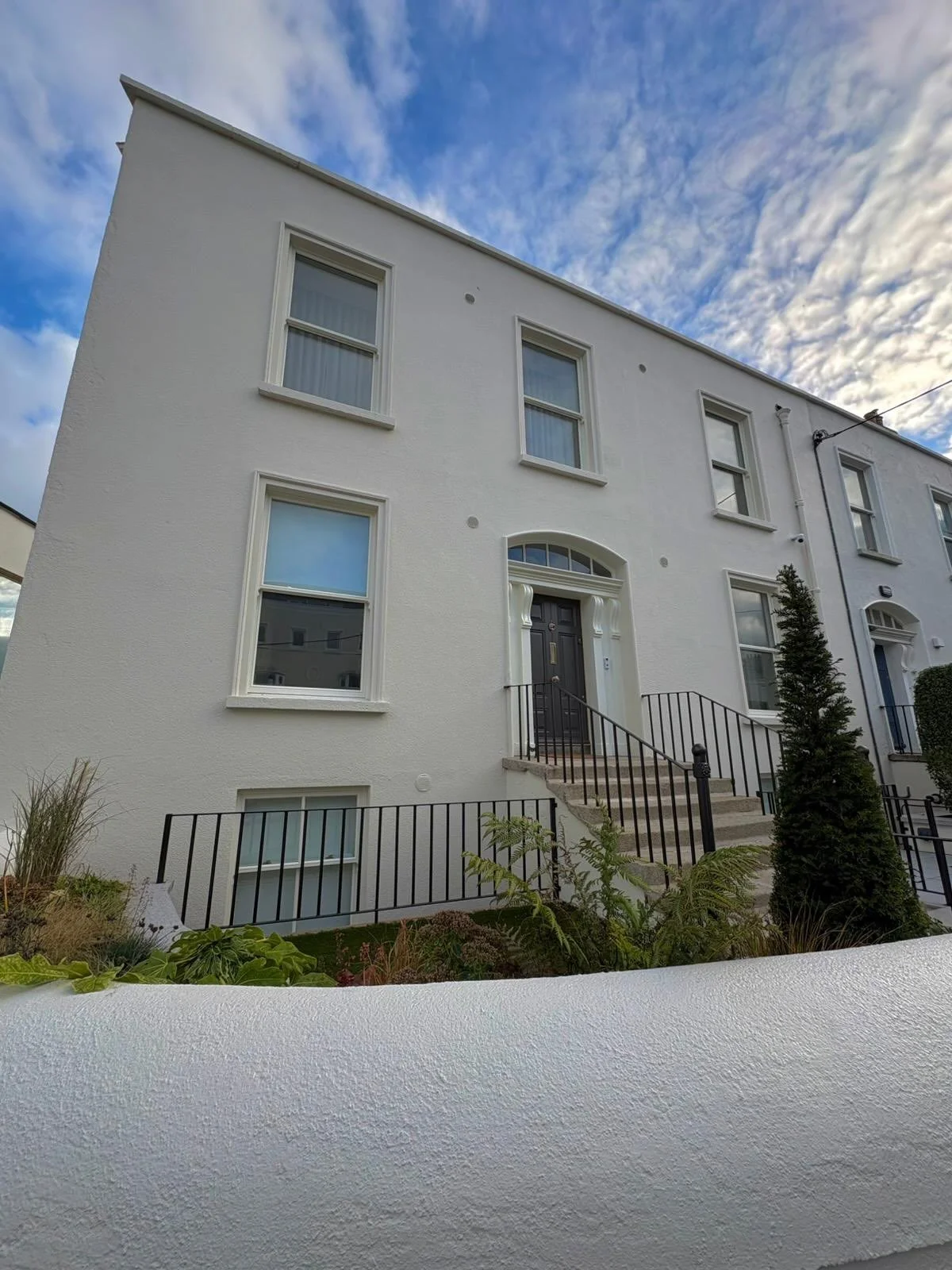 Really pleased with the finished exterior of this recently refurbished property👌
&bull;
#architecture #painting #construction #conservation #familyhome