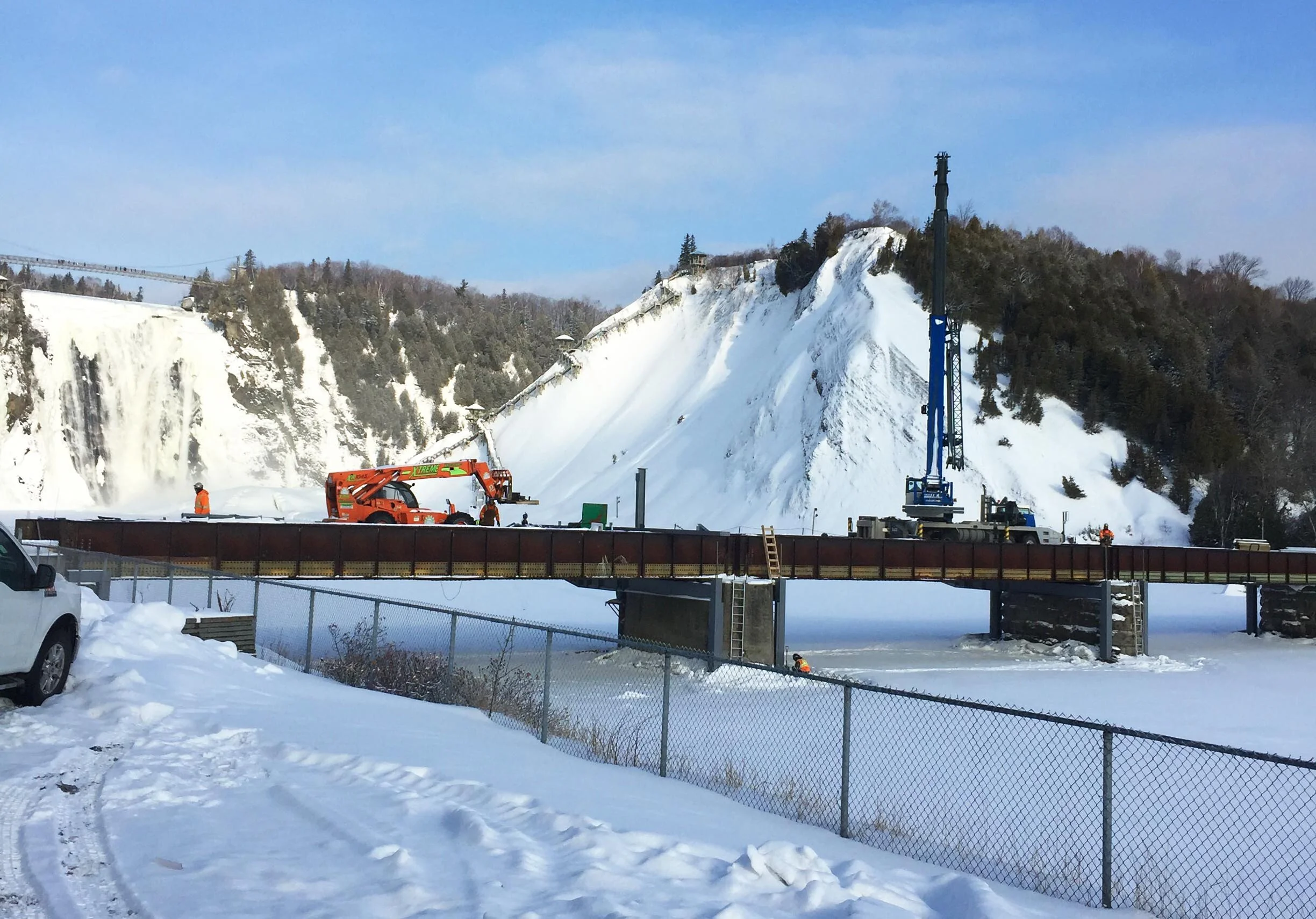 Fabrication and installation of a new footbridge at  Montmorency Falls  in Quebec City 