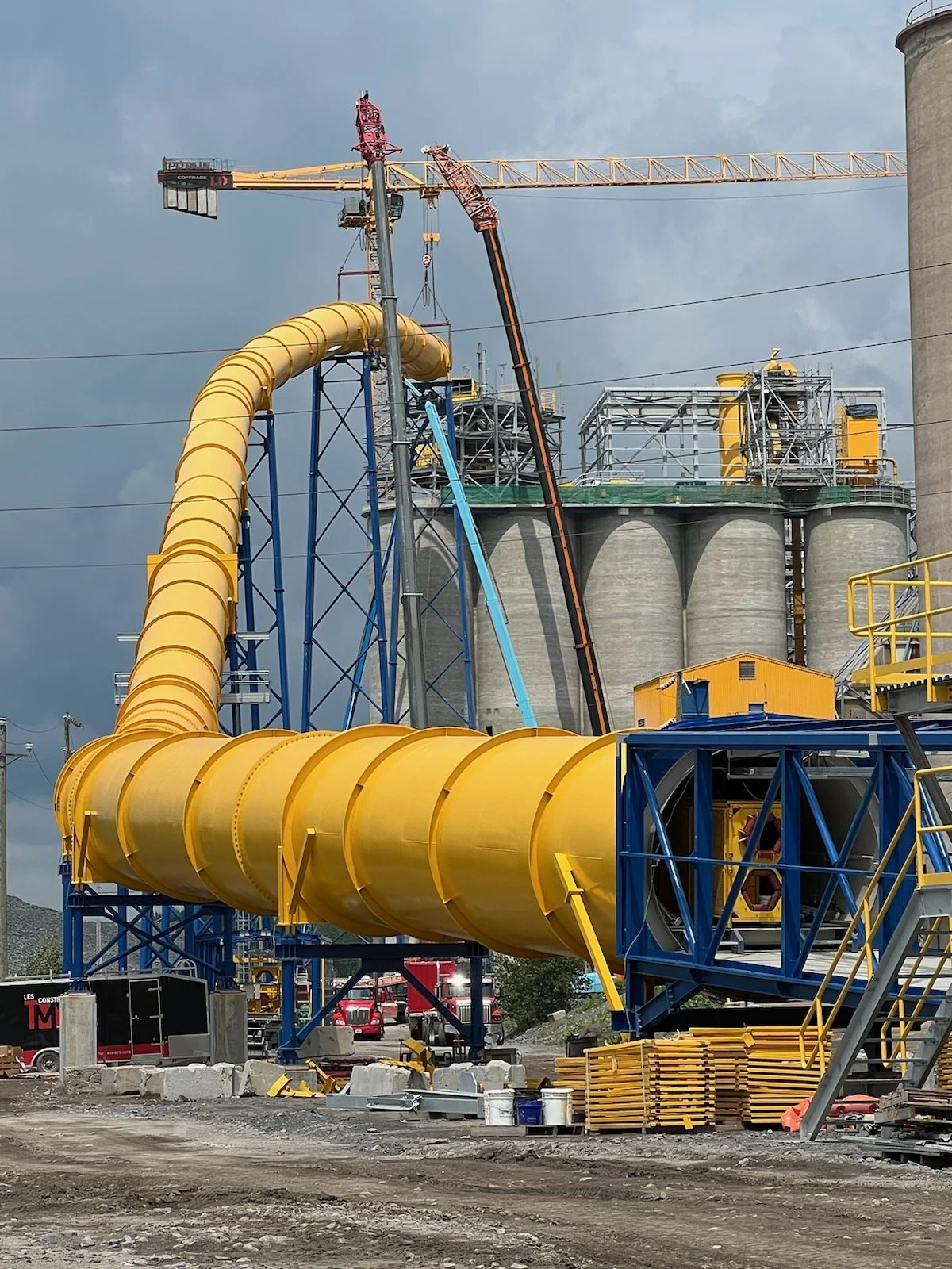 Ciment powder conveyor 12 ft wide by 938 feet long for the Ciment plant / 500 tons painted steel.