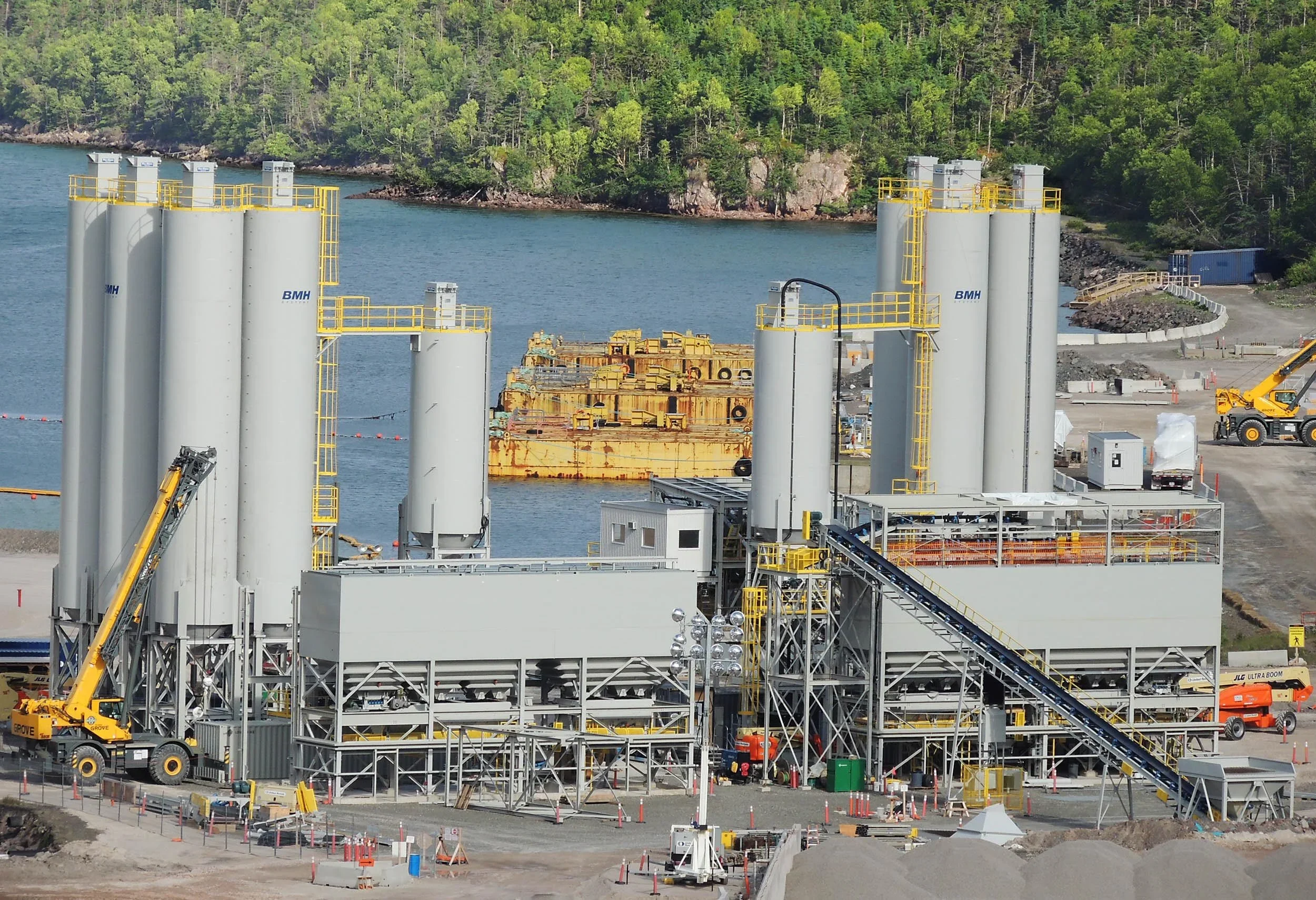 Construction of various structural and mechanical supports, buildings and miscellaneous metals for the Hebron BMH plant / 170 tons.