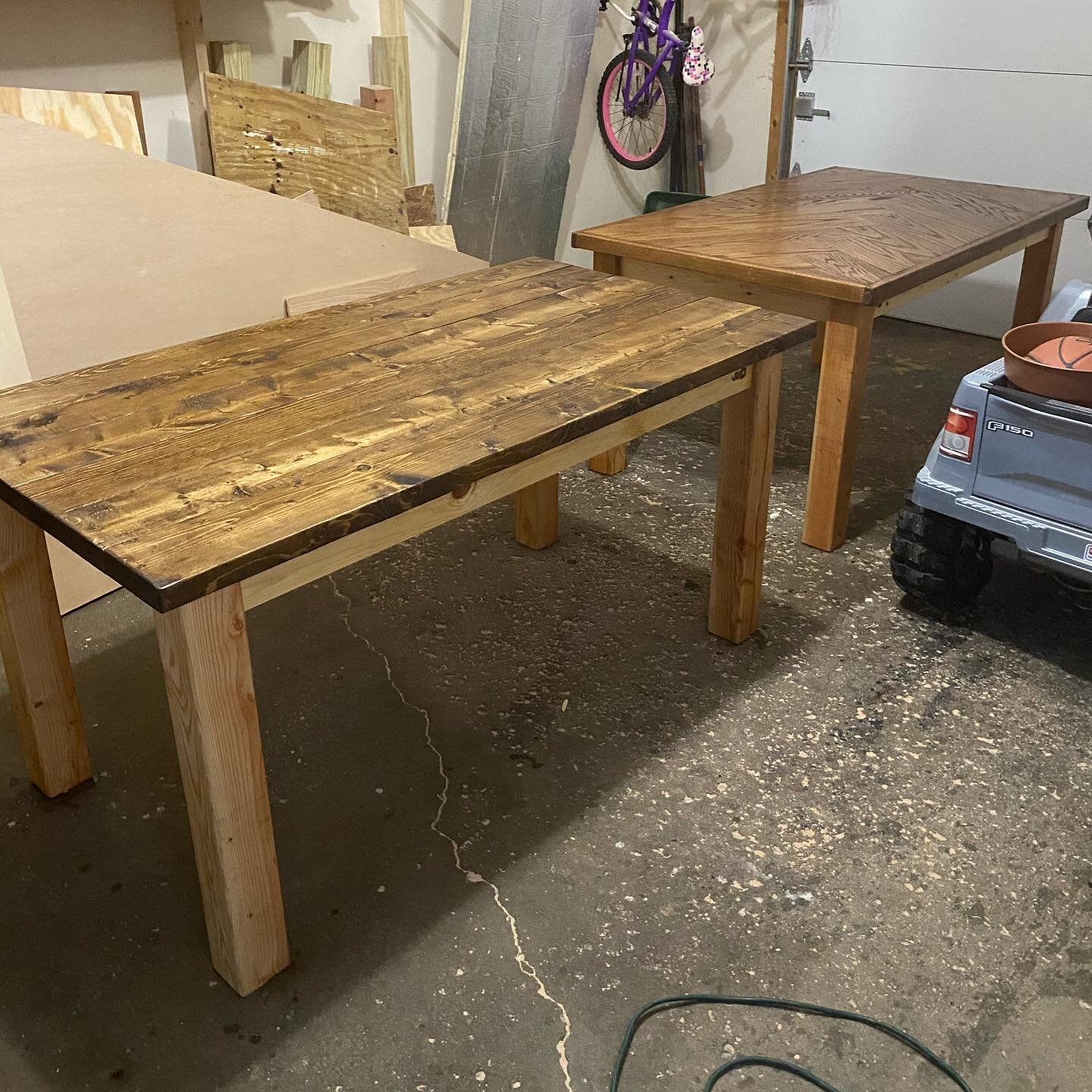 The @yelpmke 6 seater dining table is for sale 🥰 and will be ready for deliver this weekend 🥰