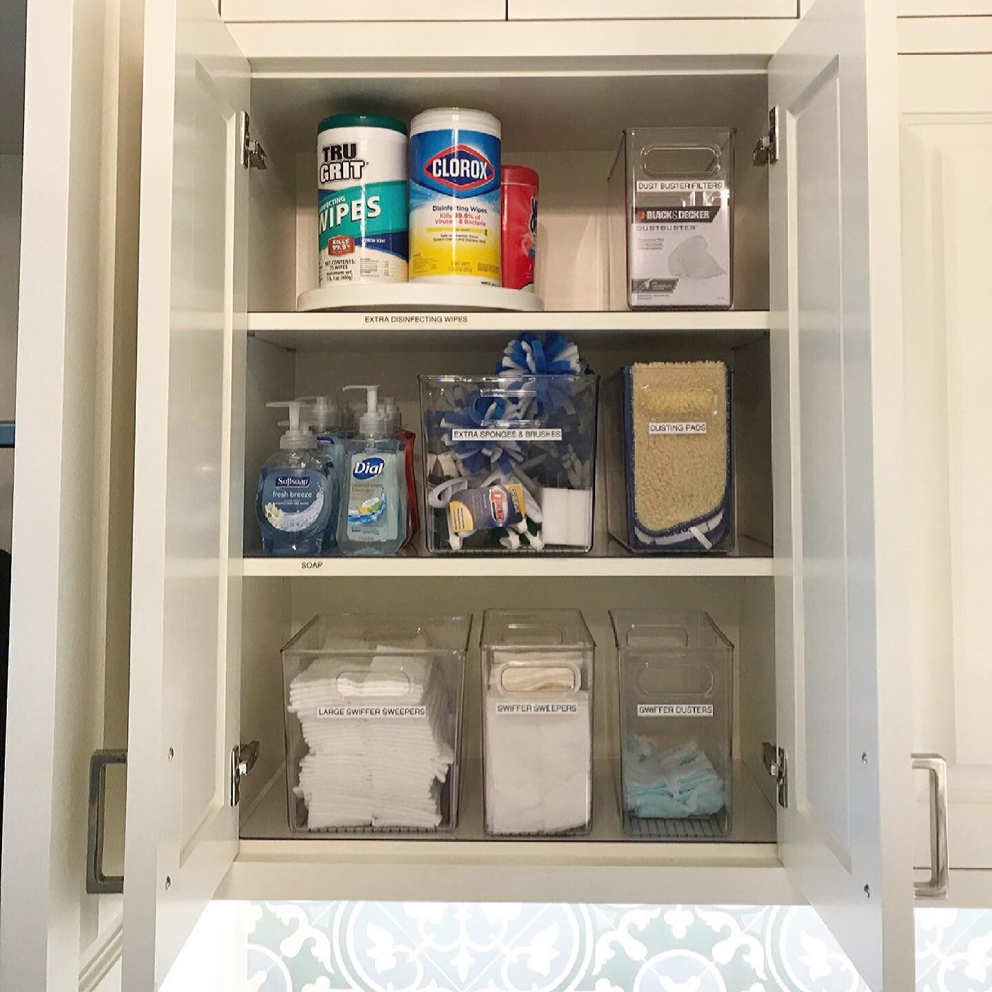🎶So fresh and so clean, clean🎶
.
.
#sofreshandsoclean #laundryroom #laundryroommakeover #refresh #cleaning #cleaningmotivation #cleaningsupplies #organization #organizingtips #houstonorganizer #crosswellorganizing