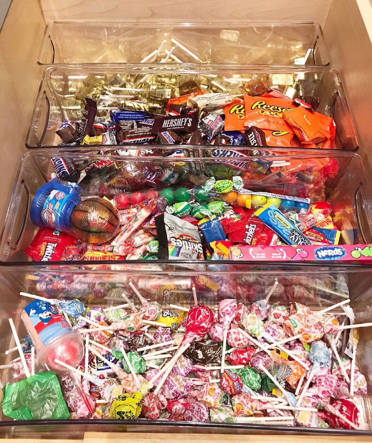 Sugar Shak Showdown 🍭! Putting candy in clear containers makes it all the better. 
. 
. 
#crosswellorganizing #candy #candydrawer #clearcontainers #sugarshak #organization #organized