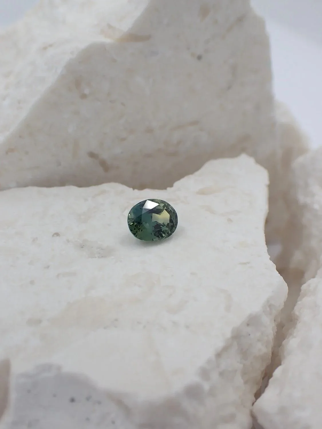 Australian_Sapphire_Oval3.jpg
