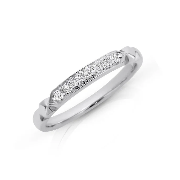 silver-diamond-row-wedding-band-mexicali-entrada.jpg
