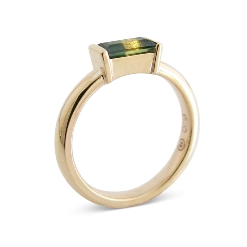 australian-bicolour-sapphire-baguette-gold-ring.jpg