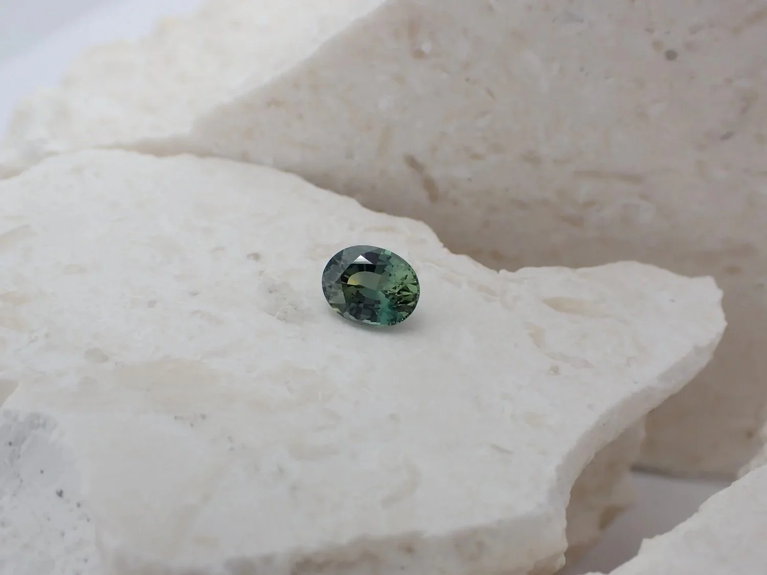 Australian_Sapphire_Oval1.jpg