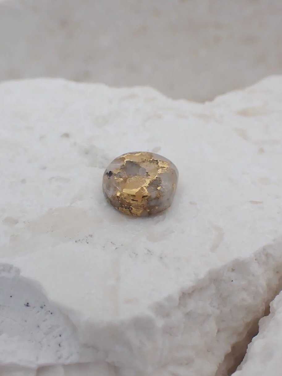 Gold embedded in natural Quartz stone