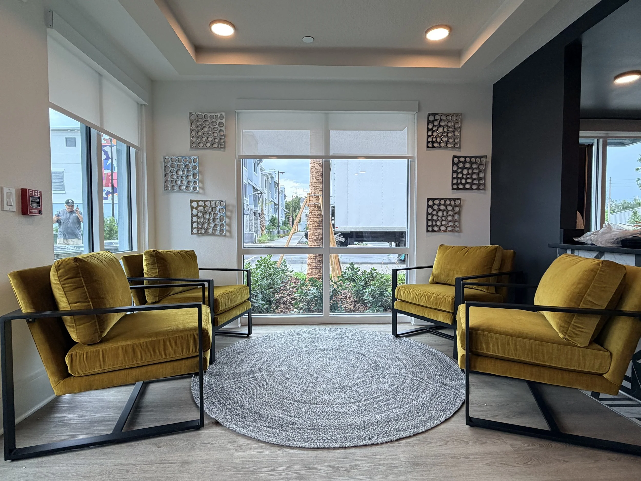 LEASING LOUNGE.jpg