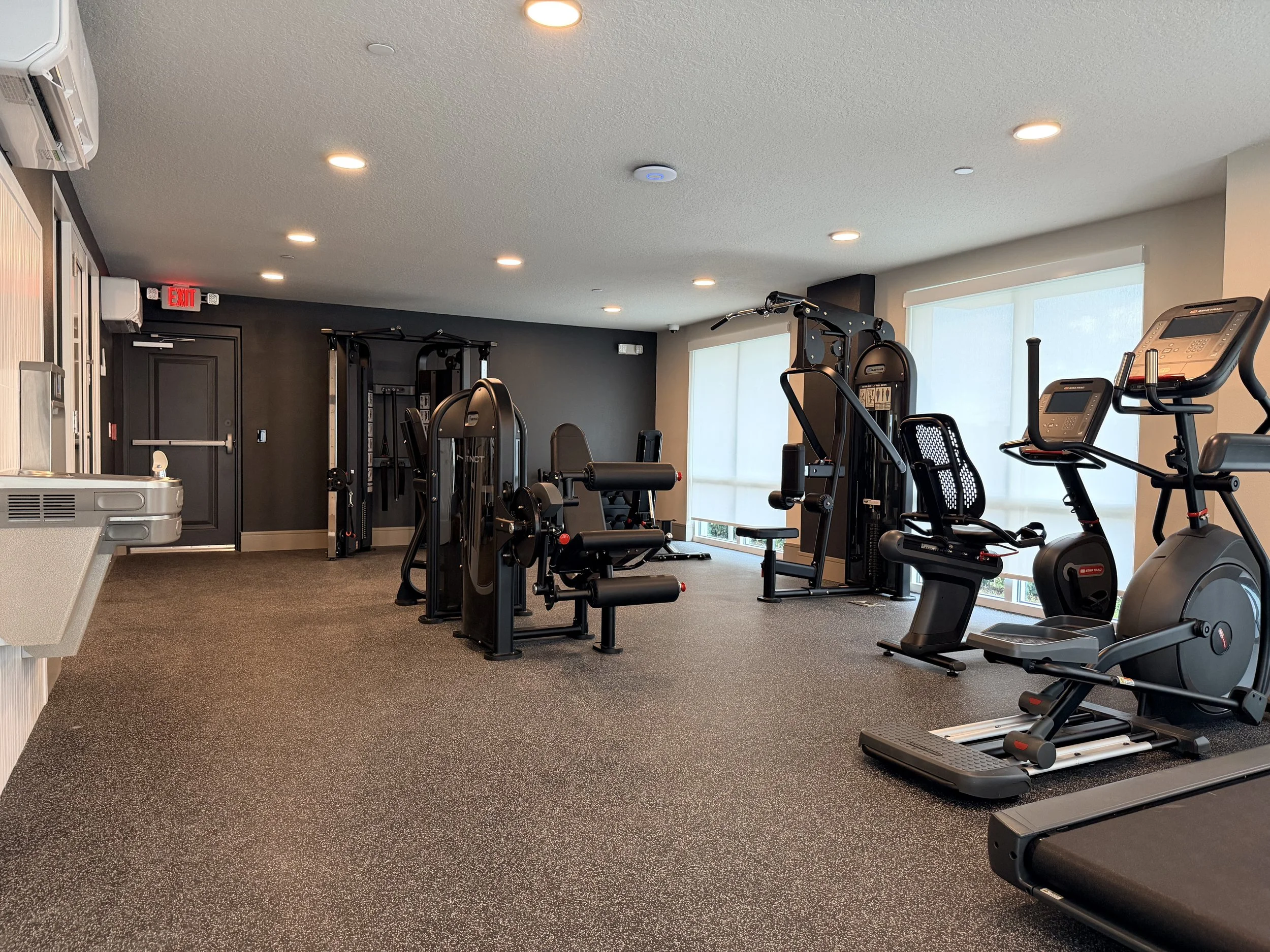 FITNESS ROOM.jpg