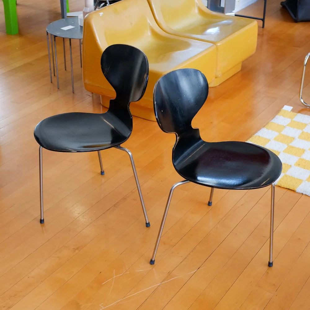 A pair of early edition 'Ant' Chairs by Arne Jacobsen for Fritz