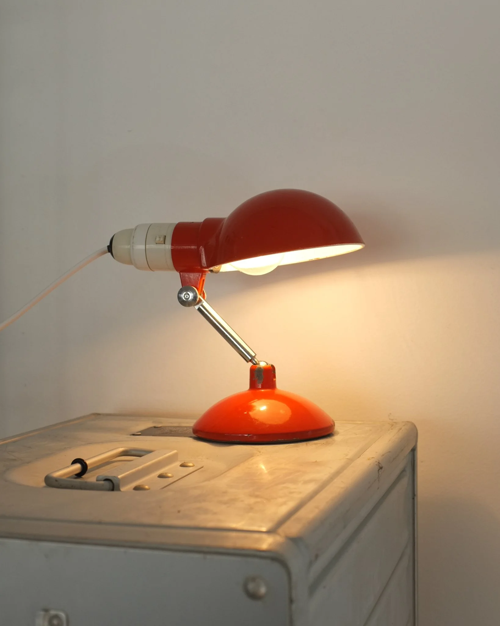 Kartell / カルテル　Mr. IMPOSSIBLE Pair of Red 'Mr Impossible' Chairs by Philippe Starck for