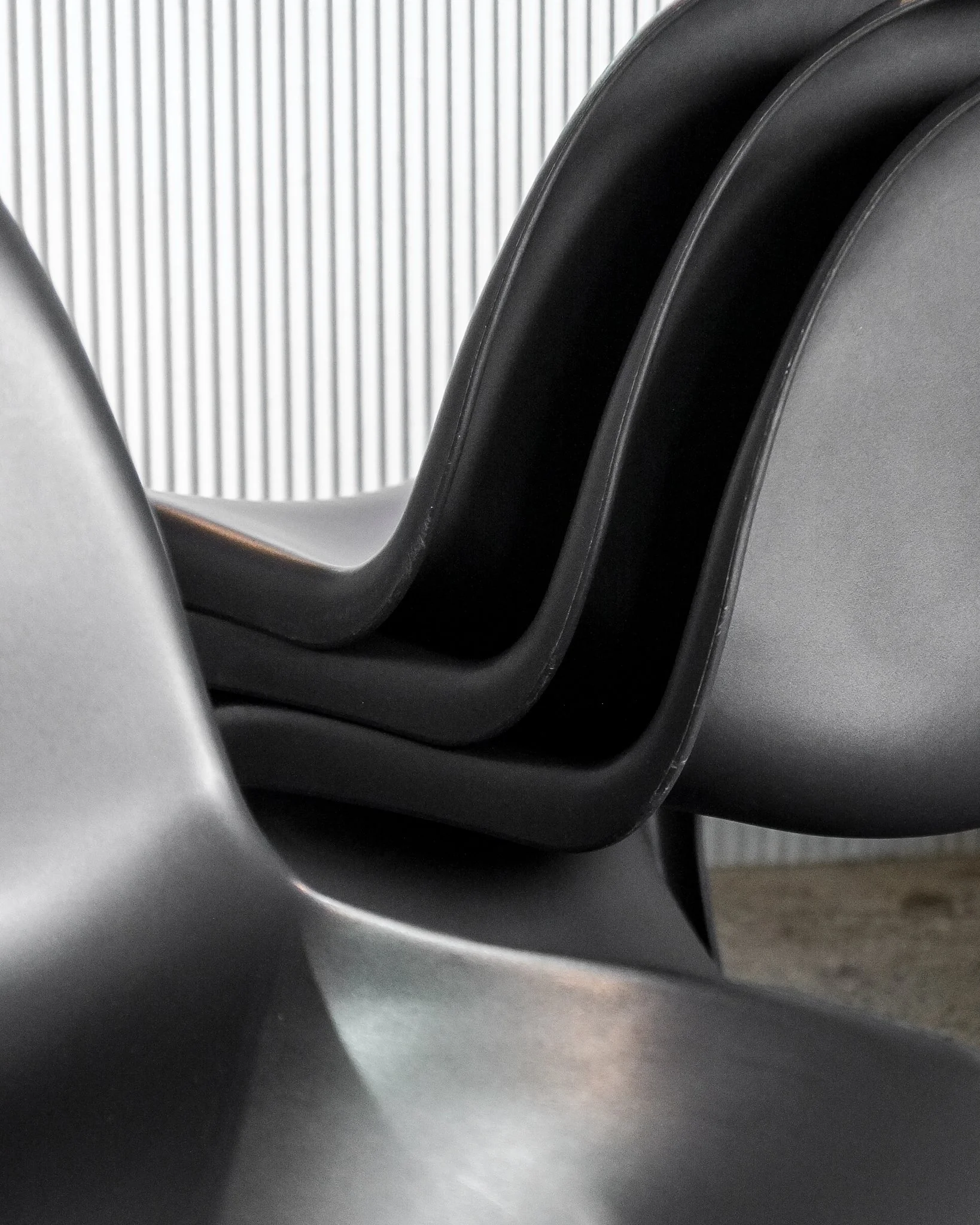 blackpantonchairs-2.jpg