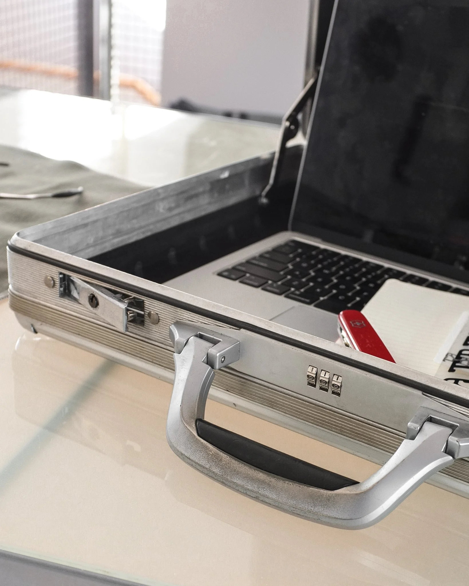 rimowabriefcase-4.jpg