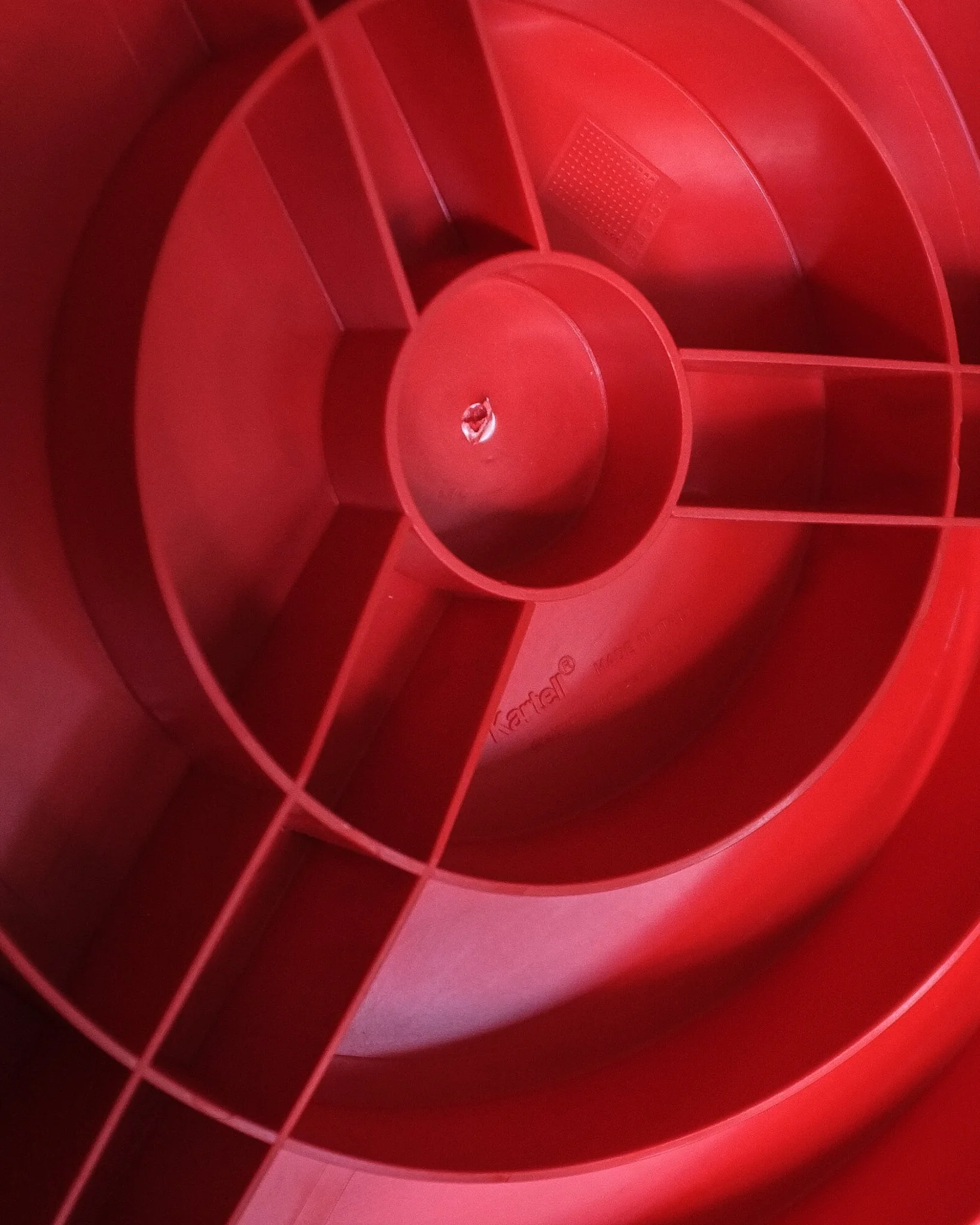 kartelltavellostoolred-3.jpg