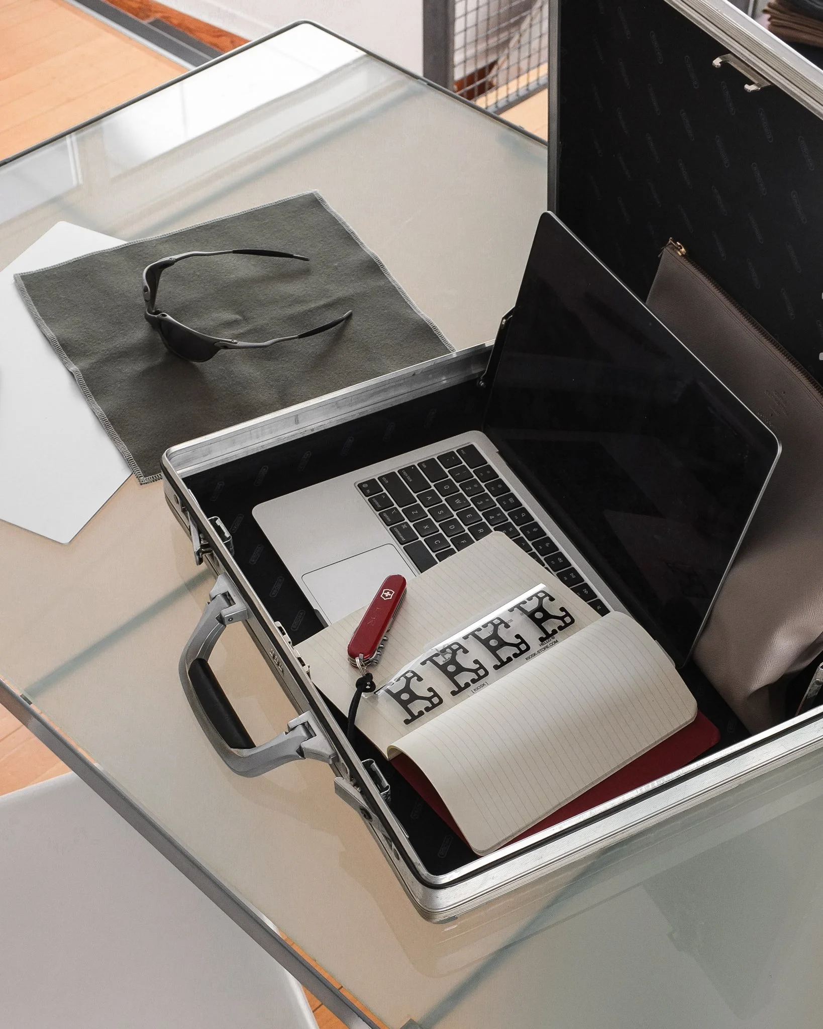 rimowabriefcase-5.jpg