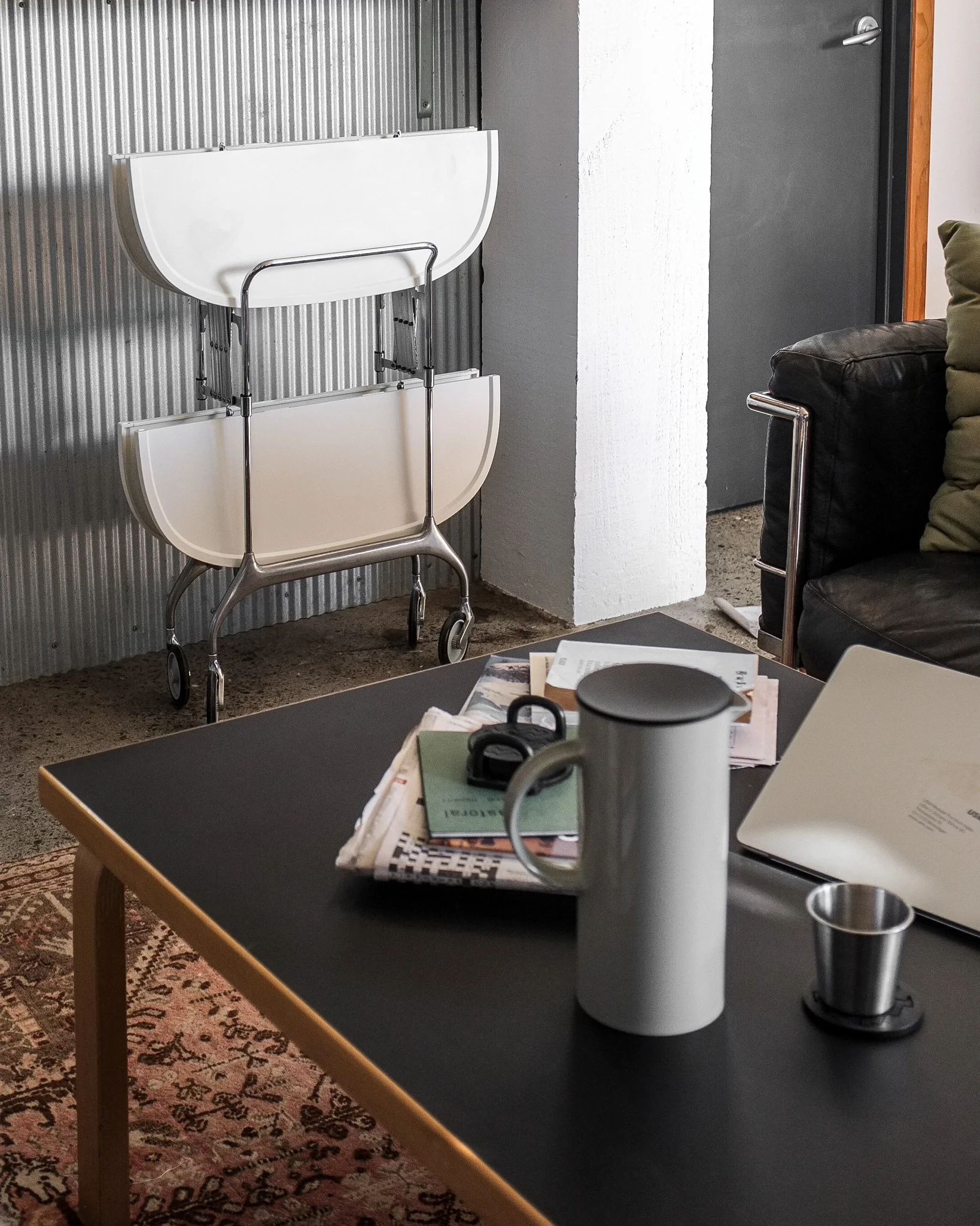 kartellgastonetrolley-4.jpg