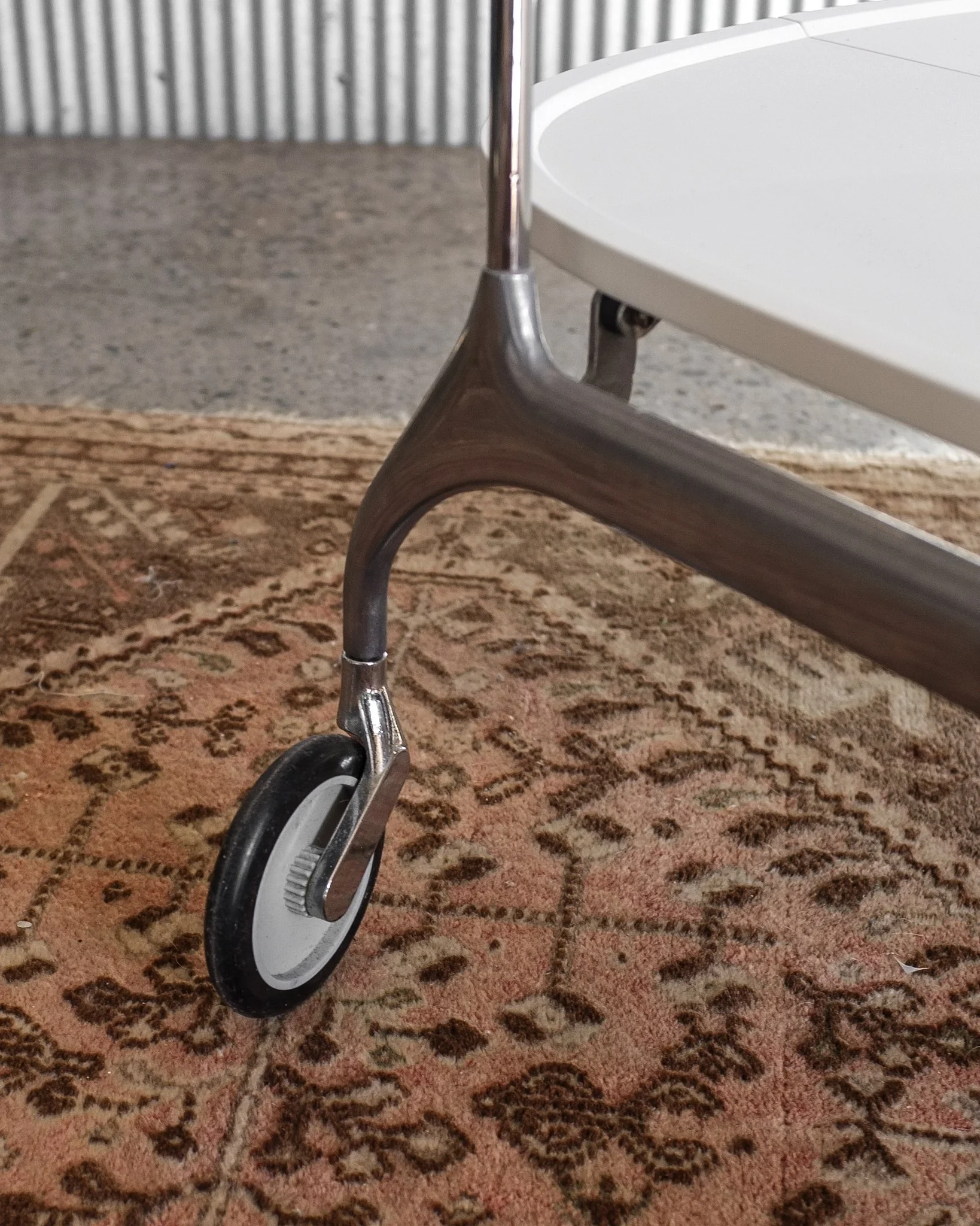 kartellgastonetrolley-2.jpg