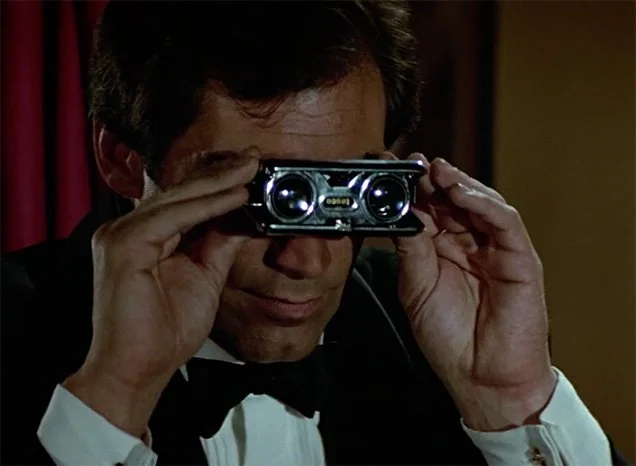 ga091-tasco-opera-binocular-glasses-timothy-dalton-james-bond-living-daylights-636.jpg