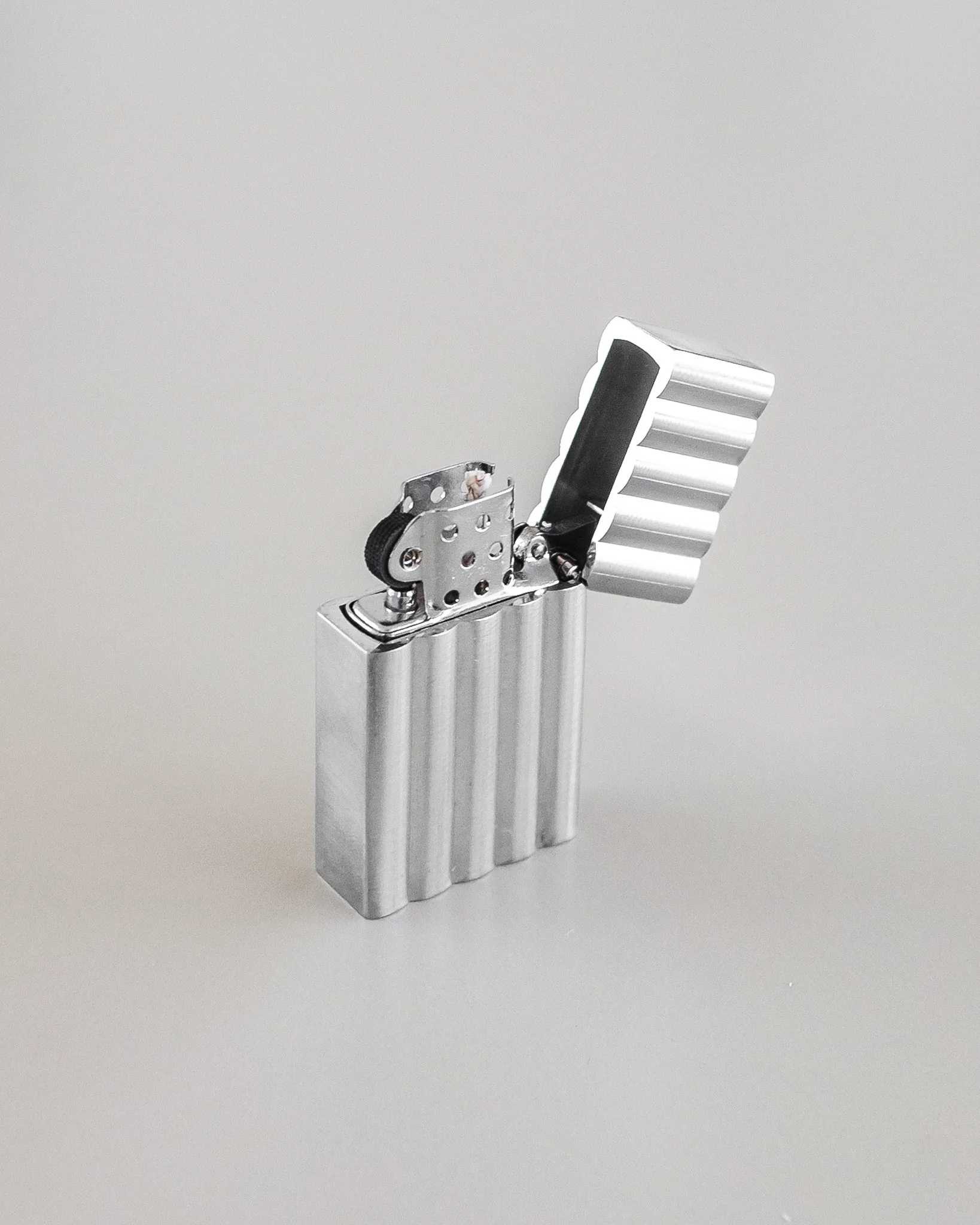 Aluminium Wave Lighter by Tsubota Pearl