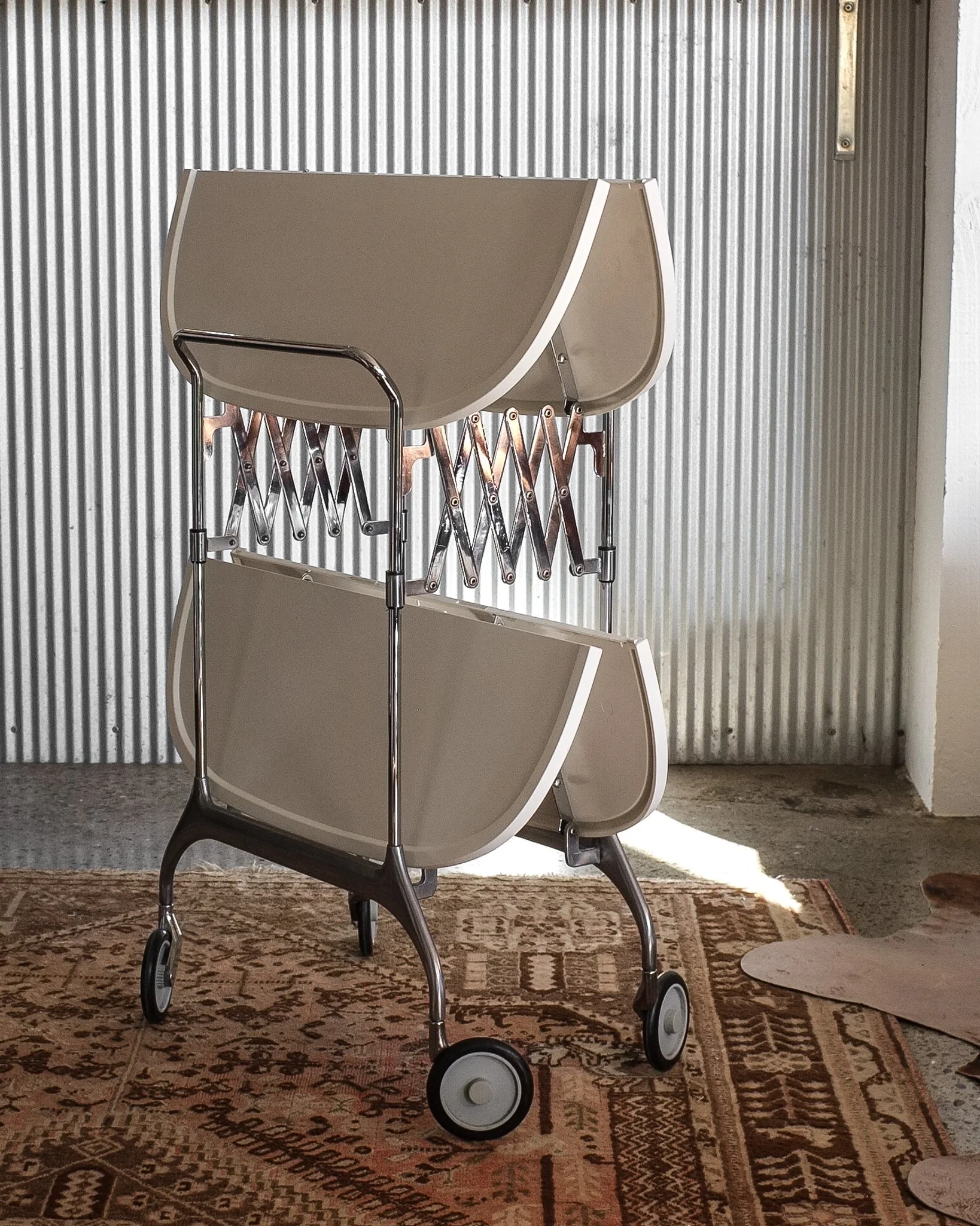 kartellgastonetrolley.jpg