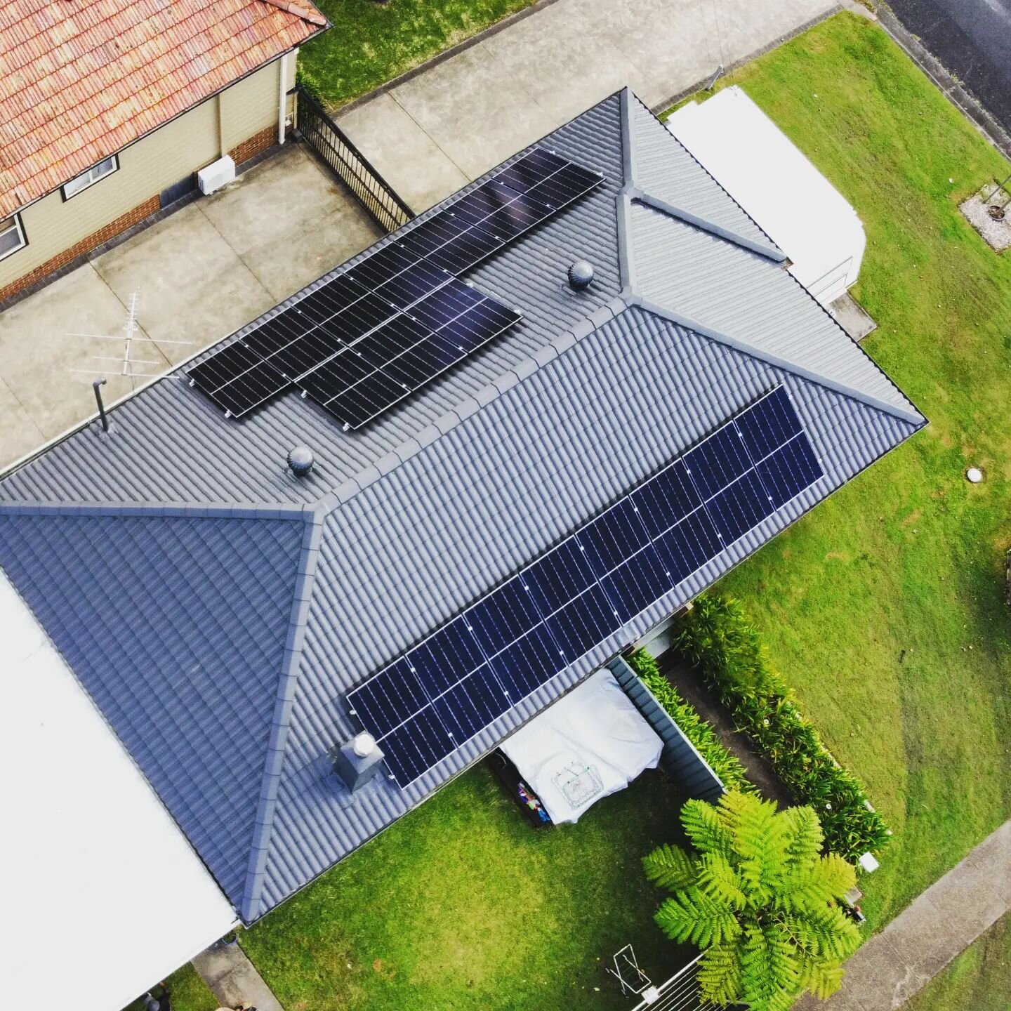 Today's 7.92 kw solar system at Wallsend. 
If you have a tight roof space these 440W Jinko panels offer a great power to footprint ratio, so you can maximize your solar savings.