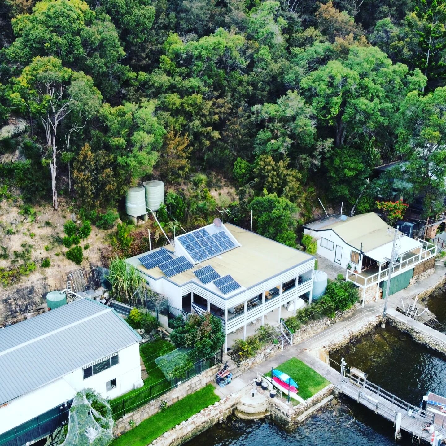 6.66kw solar system on the  Hawkesbury River.

Today we crossed the water to give this airbnb the power of the sun. This took a lot of coordination and planning which the crew delivered on.