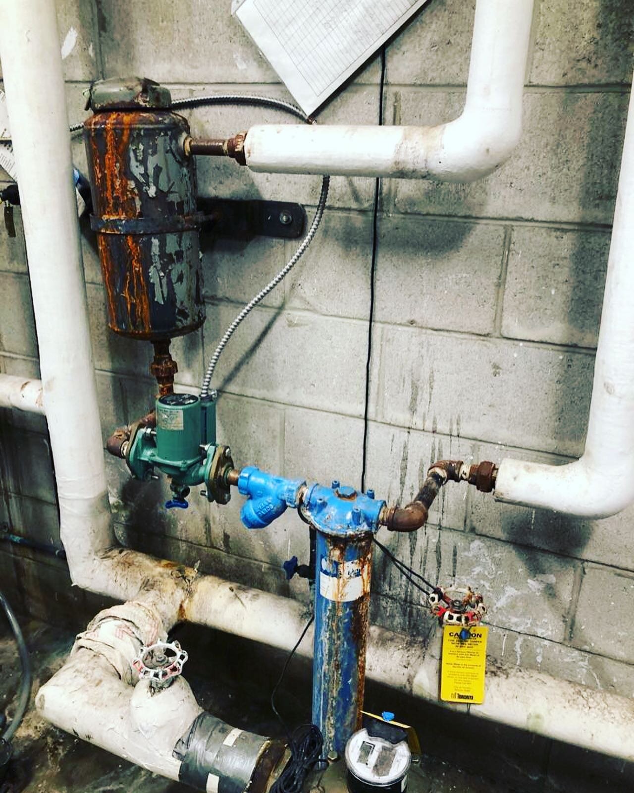 Before and after of a chemical feeder and filter for heating system at a local @salvationarmycanada building. There were way too many leaks to count but @htoplumbers  knocked this one out of the park. #hto #htoplukbers #htoplumberstoronto #wedoitall 