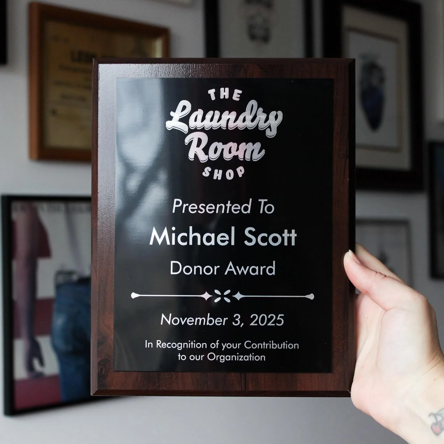 Maybe if Michael Scott had actually paid those college tuitions, he would have gotten a nice plaque like this one 😅

Now available on our Etsy shop in both solid black and cherry (and the standard aluminum colours you already know)!

#woodplaque #me