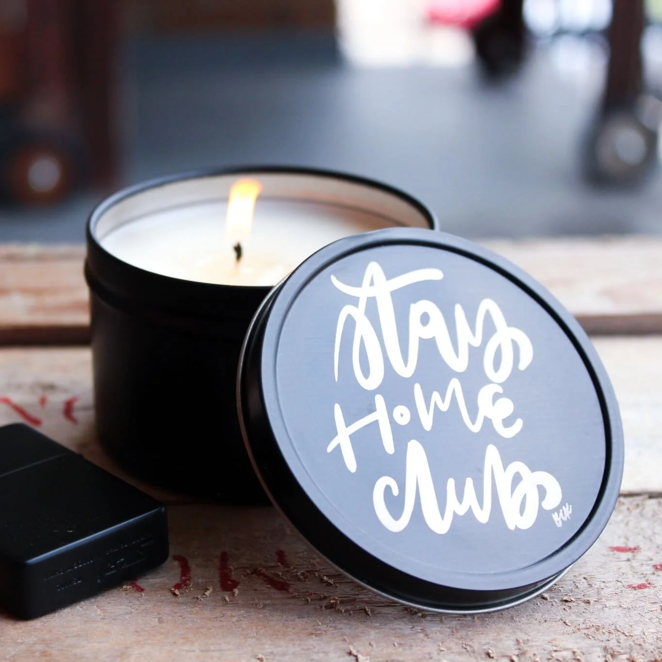 Happy New Year everyone! 🎉✨

This candle describes this past week very well 😅

We spent NYE at home watching Stranger Things, building Legos, and playing video games.

How did you spend your holiday time?

#stayhomeclub #happynewyear #staycation #c